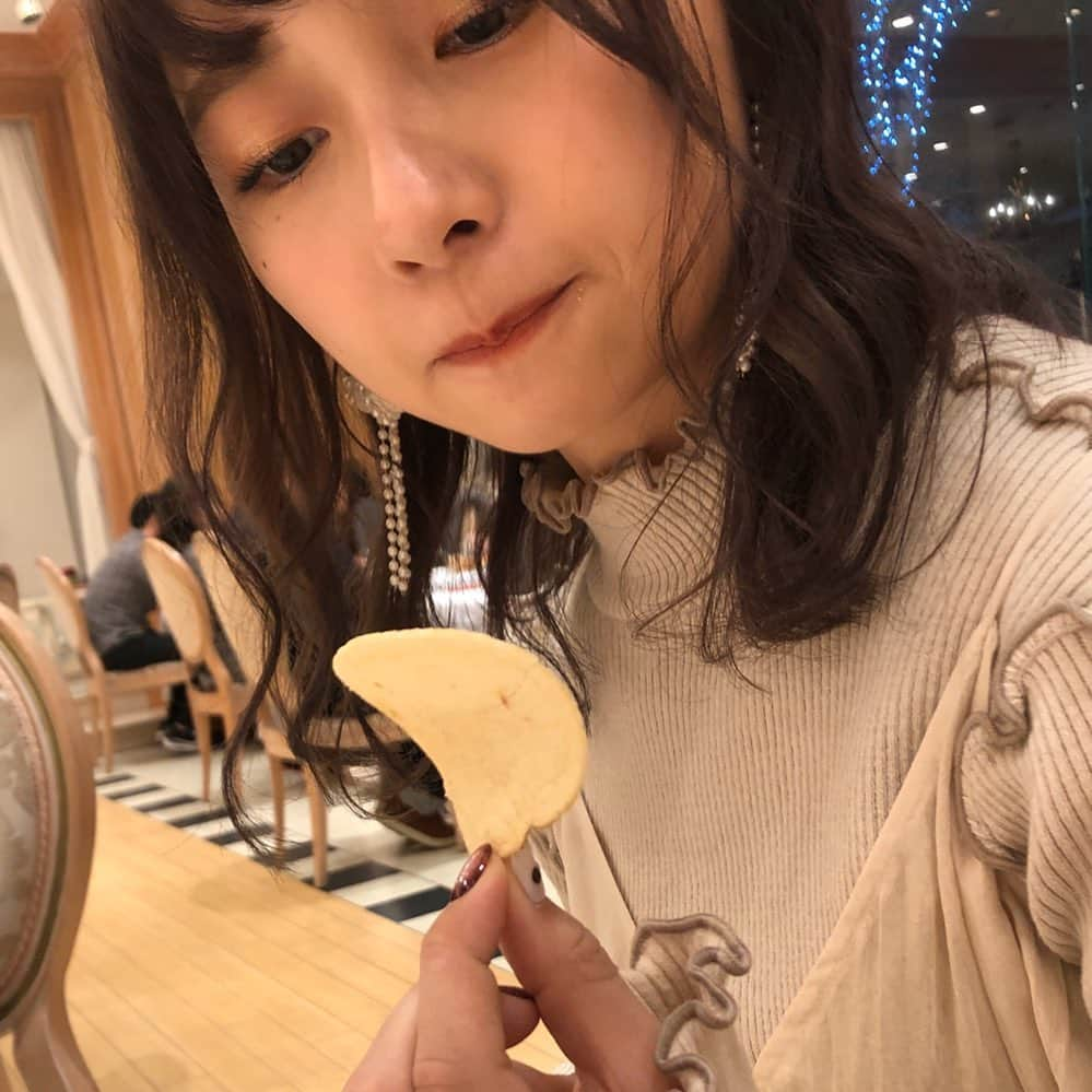 ななこさんのインスタグラム写真 - (ななこInstagram)「クリスマスビュッフェでも食べてたのは8割ポテチだけどね！」3月12日 18時16分 - _nana._.com_