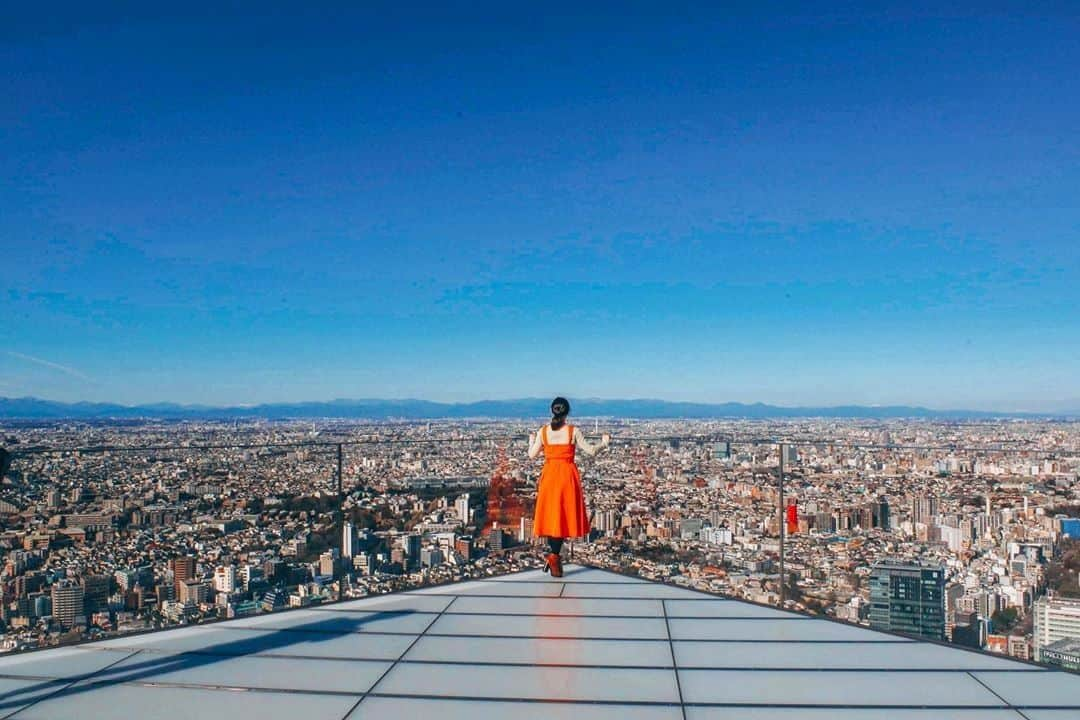 エイチ・アイ・エスさんのインスタグラム写真 - (エイチ・アイ・エスInstagram)「あなたの旅の思い出を大募集✈️ HISでは毎月、皆様のお写真を旅メディア「Like the World」や各SNSで記事にさせていただいております😀 そこで今回は「#LW2月の旅」で投稿いただいた素敵なお写真をご紹介します♪ . . 🚩東京都「SHIBUYA SKY」 📸 @na_1120tp  さん ほーんと怖さを感じない高さでした！﻿ 高すぎて麻痺してたのかな🤣笑﻿ （コメント抜粋） . . 今月の旅の思い出は「#LW3月の旅」でお写真募集中 ぜひ、素敵な旅の思い出をお裾分けしてください！ たくさんのお写真お待ちしてます♪ . ―― みんなで作るTravel BOOK ―― 旅好きな人が多い @his_japan のフォロワーの皆さんの情報を共有したい！ 1か国をピックアップして、 その国のトラベル情報やみんなのおすすめスポットをご紹介します♪ ▼次回ご紹介する旅先 イギリスのお写真→#his_uk 集まったトラベル情報はHISの各メディアやSNSでご紹介いたします😃 . . #渋谷スクランブルスクエア #shibuyasky #日本の景色 #旅好きな人と繋がりたい #写真好きな人と繋がりたい #ファインダー越しの私の世界 #誰かに見せたい風景 #絶景 #旅行 #世界遺産 #死ぬまでに行きたい世界の絶景 #travel #traveling #vacation #visiting #instatravel #tourist #instapassport #instatraveling #travelgram #lovetravel #traveljapan #bestjapanpics #lovers_nippon #tokyo #japan」3月12日 18時30分 - his_japan