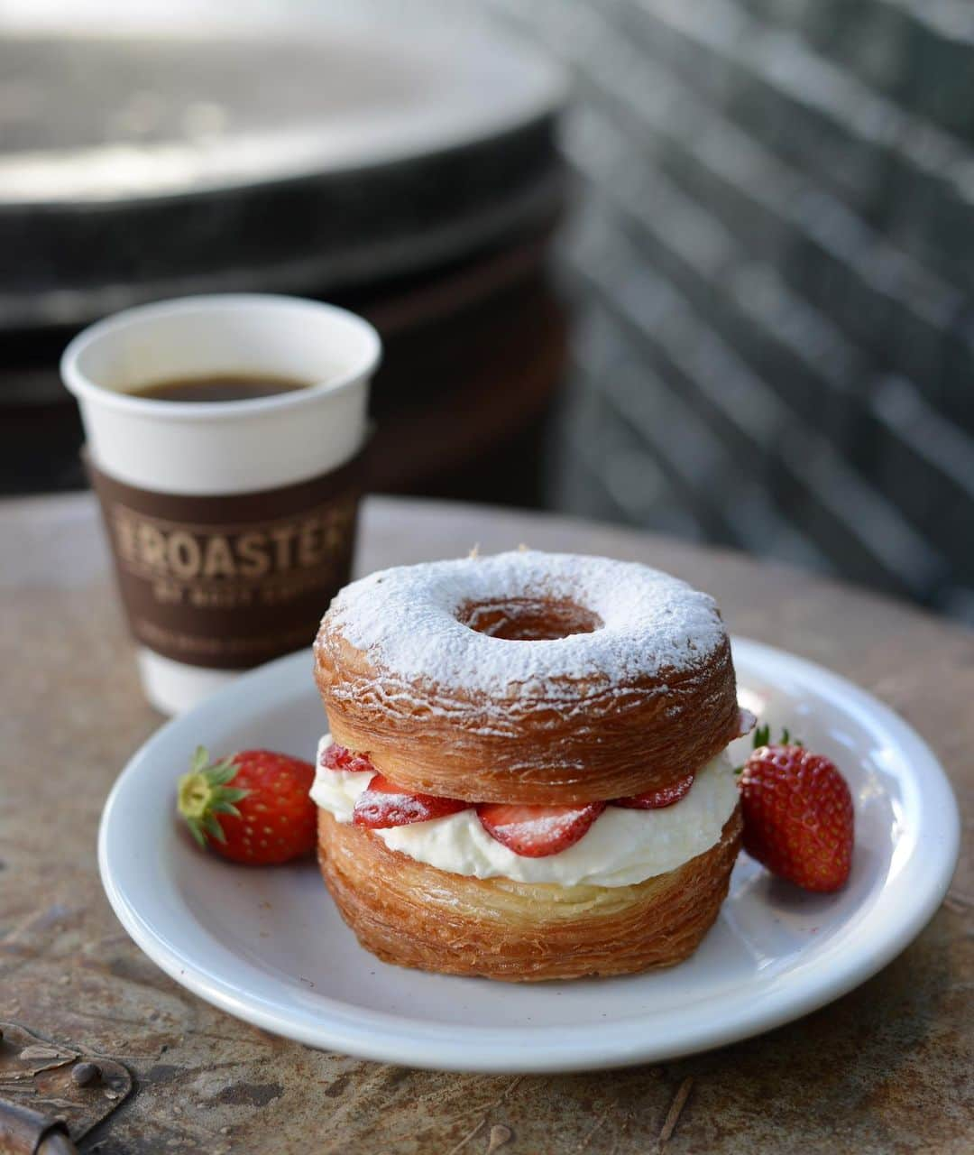 TYSONS&COMPANYさんのインスタグラム写真 - (TYSONS&COMPANYInstagram)「・ 【THE ROASTERY NY RINGS / ストロベリーブラン登場】 春の訪れを感じさせる限定NYリングスが登場。 スライスしたフレッシュな苺にホワイトチョコクリームをふんだんにトッピングしました。 合わせるシングルオリジンコーヒーによって変わる味わいも是非、ご一緒にお楽しみください！  こちらのNYリングスは毎日14時頃登場します。 期間中、是非足をお運び頂けたら嬉しいです。 @the_roastery_by_nozycoffee  価格：¥520 ・  #theroastery #ロースタリー  #singleorigincoffee #nyrings #ニューヨークリングス #コーヒーペアリング #キャットストリート #原宿カフェ #原宿カフェ巡り #tysonsandcompany  #nozycoffee #シングルオリジン  #coffeetime #instacoffee #specialtycoffee #スペシャルティコーヒー #singleorigincoffee  #cafe #tokyo #tokyocafe #東京カフェ #homeroasting #豆屋 #コーヒー #カフェ #カフェ巡り  #madeintokyo」3月12日 18時44分 - tysonsandcompany