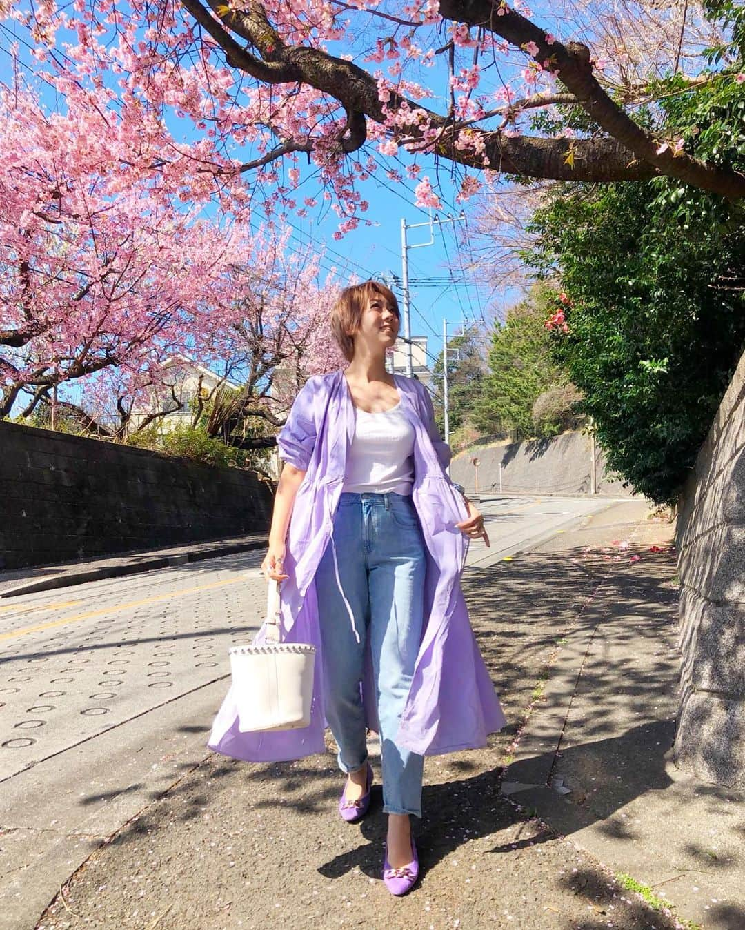 yoka1124さんのインスタグラム写真 - (yoka1124Instagram)「☆☆☆ ・ ・ 近所の桜が咲いてたー🌸 息子とお散歩して見に行ったよー 桜が咲いたら着たかったワンピース ・ お花見したかったな、、 ・ ・ 旦那が仕事に行く前に早く起こしてw ナンジャモンジャ‼️ めっちゃ楽しかったー😂 早く友達とやりたいなっ ・ ・ ・ ・ ・ ・ ・ #karei #uniqlo #uniqloginza #jandmdavidson #myu #桜 #sakura #japan #日本の風景 #きれいめコーデ #きれいめカジュアル  #大人カジュアルコーデ #大人カジュアル  #code#coordinate#ootd#instafashion#今日のコーデ#ママコーデ#ママファッション#男の子ママ#mineby3mootd#ponte_fashion#r_fashion#春コーデ#大人女子#高身長女子 #シンプル #シンプルコーデ #30代ファッション」3月12日 18時51分 - yoka1124