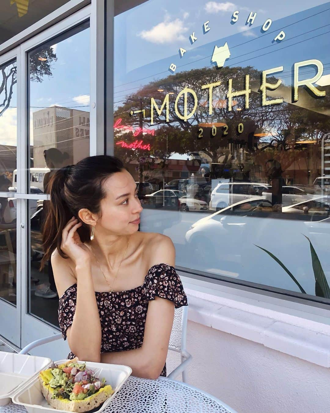 ALEXAさんのインスタグラム写真 - (ALEXAInstagram)「This vegan bakery @motherbakeshop opened in Kailua and I am absolutely wowed of how delicious their plant based croissant bread is 🥐 the passion fruit one is to die for and the savory miso avocado sandwich with radish, grapefruit and ... u get the point, it’s JUST TOO MUCH GOODNESS! ✨🌺 I’m hooked✌🏼 meanwhile, swipe to the right to see reality check of allergy season. Sneezing about x1000 times a day 🙆‍♀️ any other peeps here allergic to grass pollen?? ✨」3月12日 19時15分 - alexa_luczak