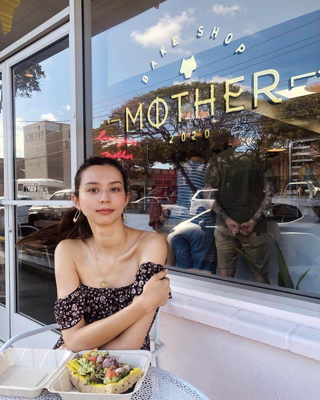 ALEXAさんのインスタグラム写真 - (ALEXAInstagram)「This vegan bakery @motherbakeshop opened in Kailua and I am absolutely wowed of how delicious their plant based croissant bread is 🥐 the passion fruit one is to die for and the savory miso avocado sandwich with radish, grapefruit and ... u get the point, it’s JUST TOO MUCH GOODNESS! ✨🌺 I’m hooked✌🏼 meanwhile, swipe to the right to see reality check of allergy season. Sneezing about x1000 times a day 🙆‍♀️ any other peeps here allergic to grass pollen?? ✨」3月12日 19時15分 - alexa_luczak