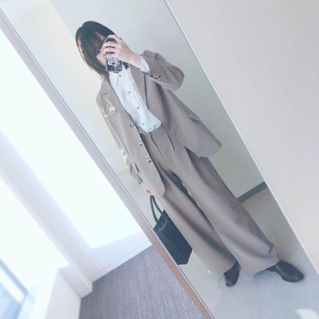 三田麻央のインスタグラム：「🌸 #セットアップ #今日のコーデ」
