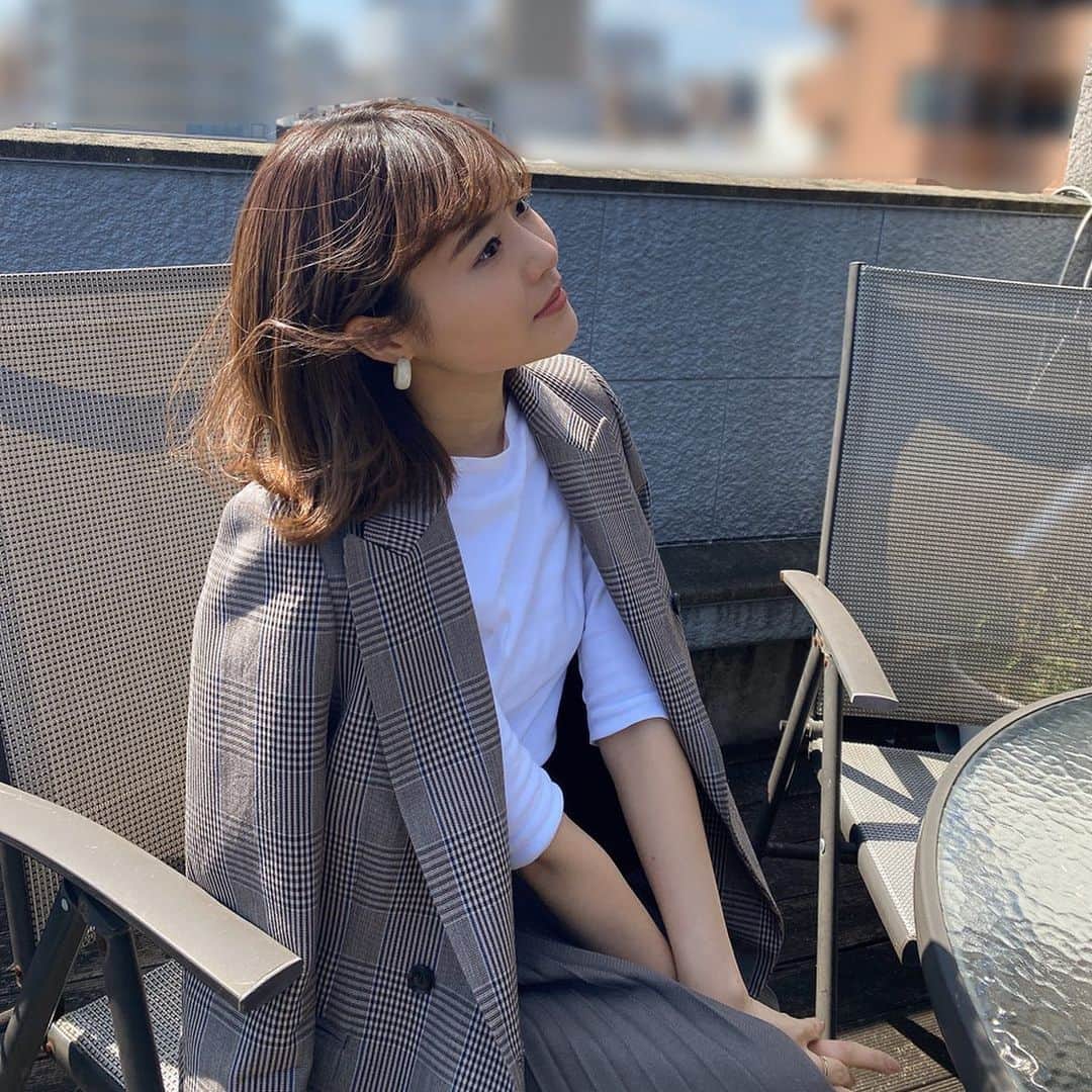 穴井千尋さんのインスタグラム写真 - (穴井千尋Instagram)「. 晴れてる日のベランダは最高だね☀️♡ 日光浴♡ . #sunny #fukuoka」3月12日 19時21分 - chihiro_anai_official
