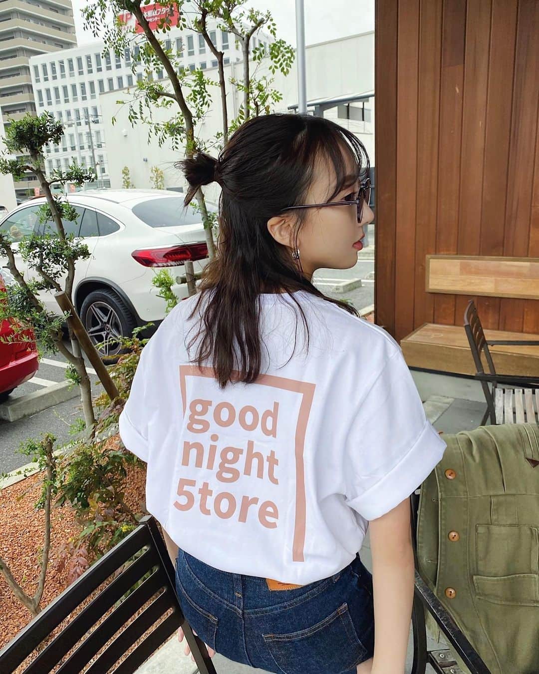 大野真昂のインスタグラム：「☺︎ ・ @goodnight5tore のTシャツ🕶 パーカーと色違いで🥴👍🏻 シンプルで合わせやすい‼︎♡ ・ #goodnight5tore #beep #shirt」