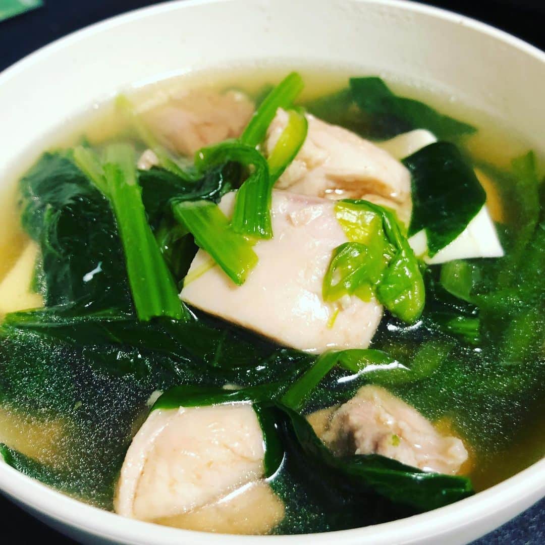 吉岡世起さんのインスタグラム写真 - (吉岡世起Instagram)「我ながらよく出来た 鶏肉と豆腐と緑鍋 出汁と塩と醤油だけなので糖質オフ！ #ボディメイク」3月12日 19時54分 - seikiyoshioka