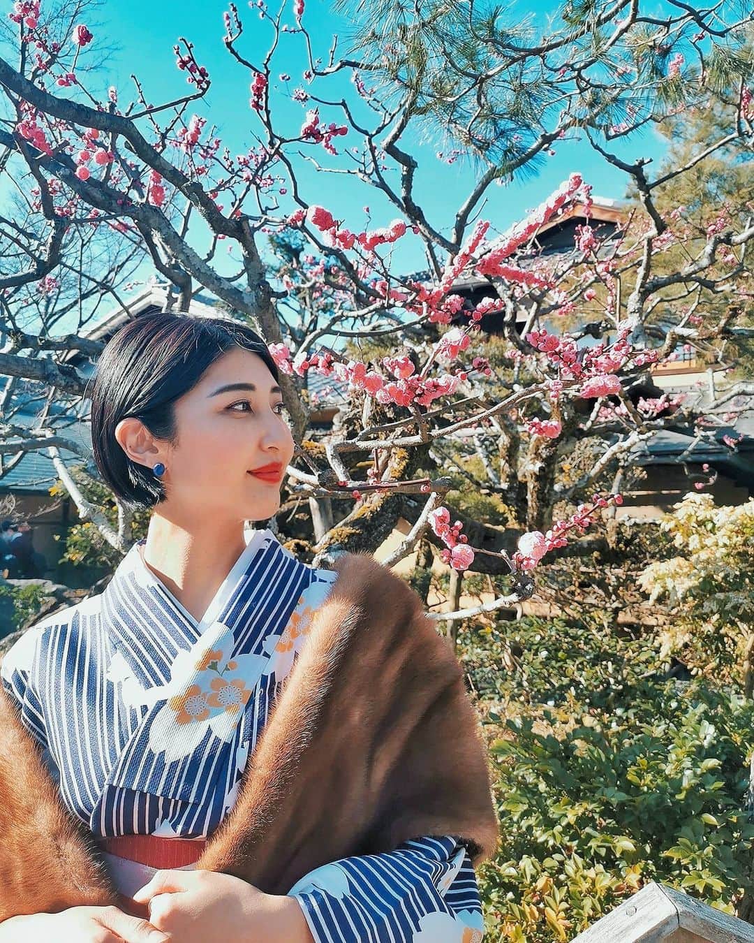 Lisaのインスタグラム：「. 春ですね🌸🌸🌸 . 二年ぶりくらいに京都に行って 着物を着ました👘✨ 着物好きだけど夕方頃には くたくたに、、、🤦🏼‍♀️🙅🏼‍♀️笑 昔の人はこんなの毎日着てたなんて すごいなー、、、🤦🏼‍♀️ . 次は泊まりで行きたい✨✨ #京都#着物#京都観光#清水寺#嵐山#着物コーデ#梅#ちょっと咲いてました#kyoto#kimono#japan#instagood#instalove#likeforlikes」