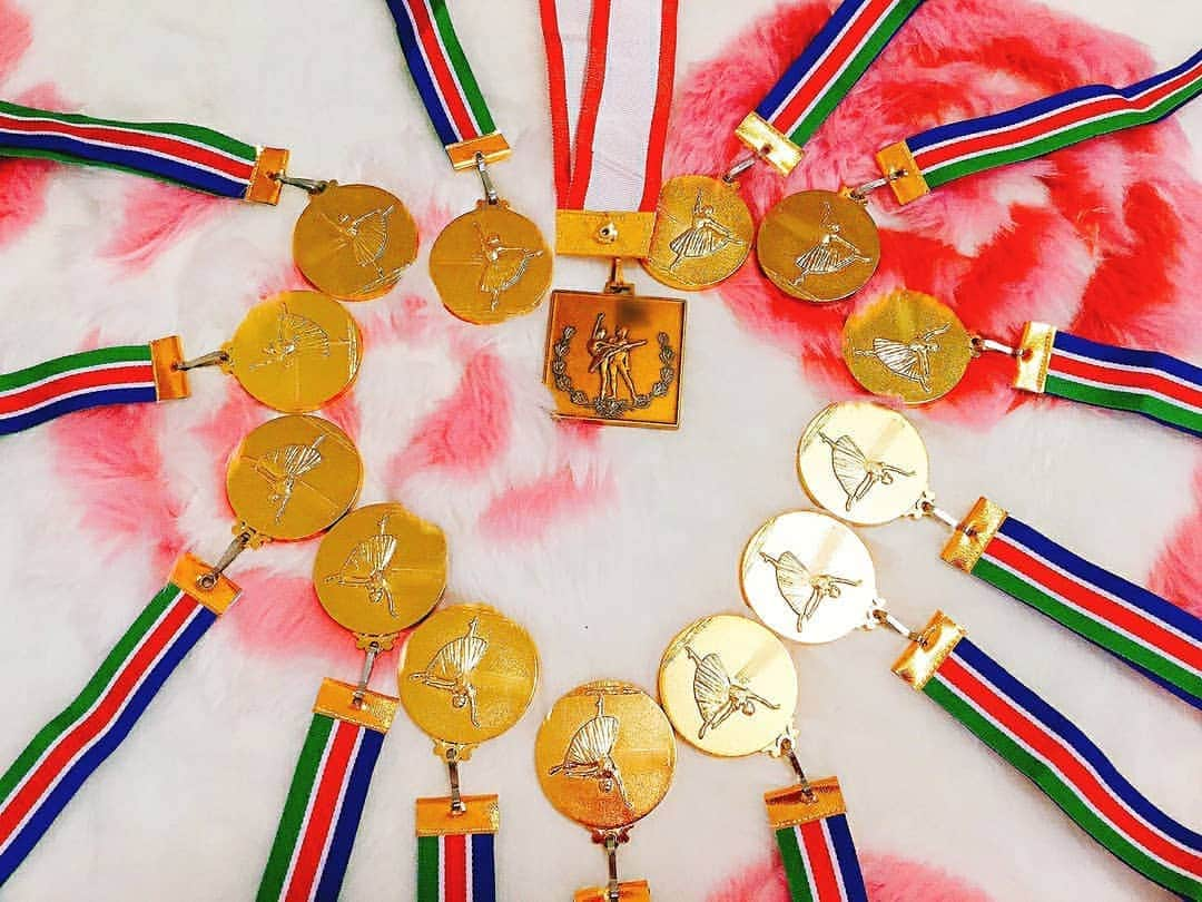 松浦景子さんのインスタグラム写真 - (松浦景子Instagram)「medal art♡💃ballet love  メダルでハート作ってみた（へたくそ）  これ、昔OsakaPrix出てた人なら知ってるよね？（笑）  以上です。  #medal#medalart#メダル #メダルアート#バレエコンクール #大阪プリ#osakaprix #ballet#balletcompetition#balletmedal #goldmedal#balletmedals #goldmedals#goldmedalist  #バレエ大好き #吉本新喜劇#新喜劇 #よしもと新喜劇 #松浦景子#松浦景子バレエ #バレリーナ#バレエ#バレエダンサー#女芸人#芸人#お笑い芸人 #バレエ芸人#バレリーナ芸人 #ballet_instagram#balletgram」3月12日 20時10分 - pinkpinks13