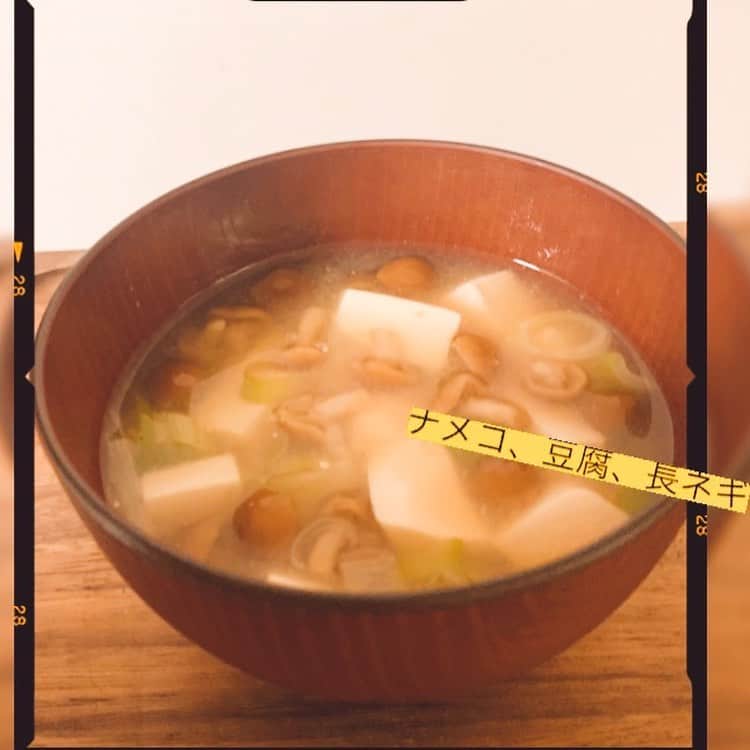牧野羽咲さんのインスタグラム写真 - (牧野羽咲Instagram)「みそ汁屋【うさ】今日もオープンです 昨日よりも、出汁をとる手際が良くなりました！！ 【今日の味噌汁】 なめこ 豆腐 ねぎ  #味噌汁  #出汁は昆布と鰹節  #牧野羽咲」3月12日 20時26分 - makino_usa_001