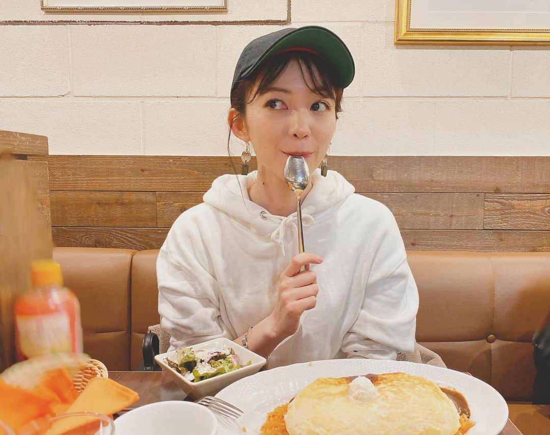 小林美季さんのインスタグラム写真 - (小林美季Instagram)「完全なる食いしん坊顔。 🥚🥚🥚🥚🥚🥚 #女優 #モデル #model #actress #美季 #miki #食いしん坊 #オムライス #fashion #ootd  #일본 #happy #단발머리 #여배우 #모델 #eat」3月12日 20時29分 - miki_66v