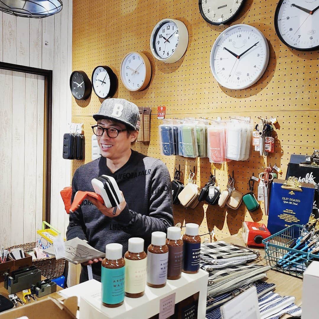 田村淳さんのインスタグラム写真 - (田村淳Instagram)「意外かもしれませんが 雑貨屋さんが大好きです  #ロンプク淳」3月12日 20時35分 - atsushilb