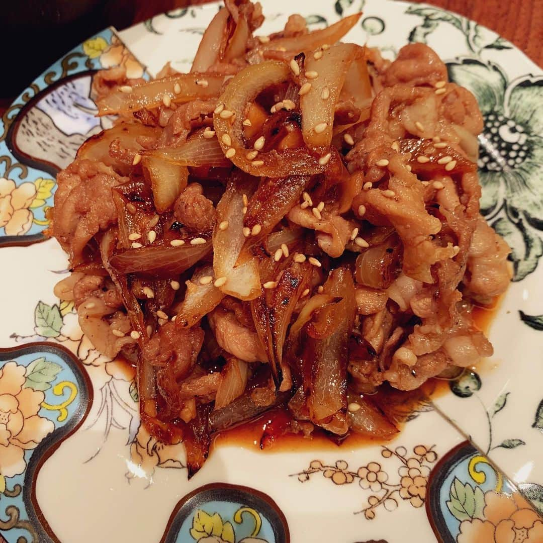 GENKINGの釜飯さんのインスタグラム写真 - (GENKINGの釜飯Instagram)「豚肉炒め 味付けは、醤油みりん酒を同じ量にして、砂糖で味味しながら確かめる❣️ 気分で、生姜入れたりニンニク入れたり🧄 #genkingkitchen」3月12日 20時44分 - genkingkitchen