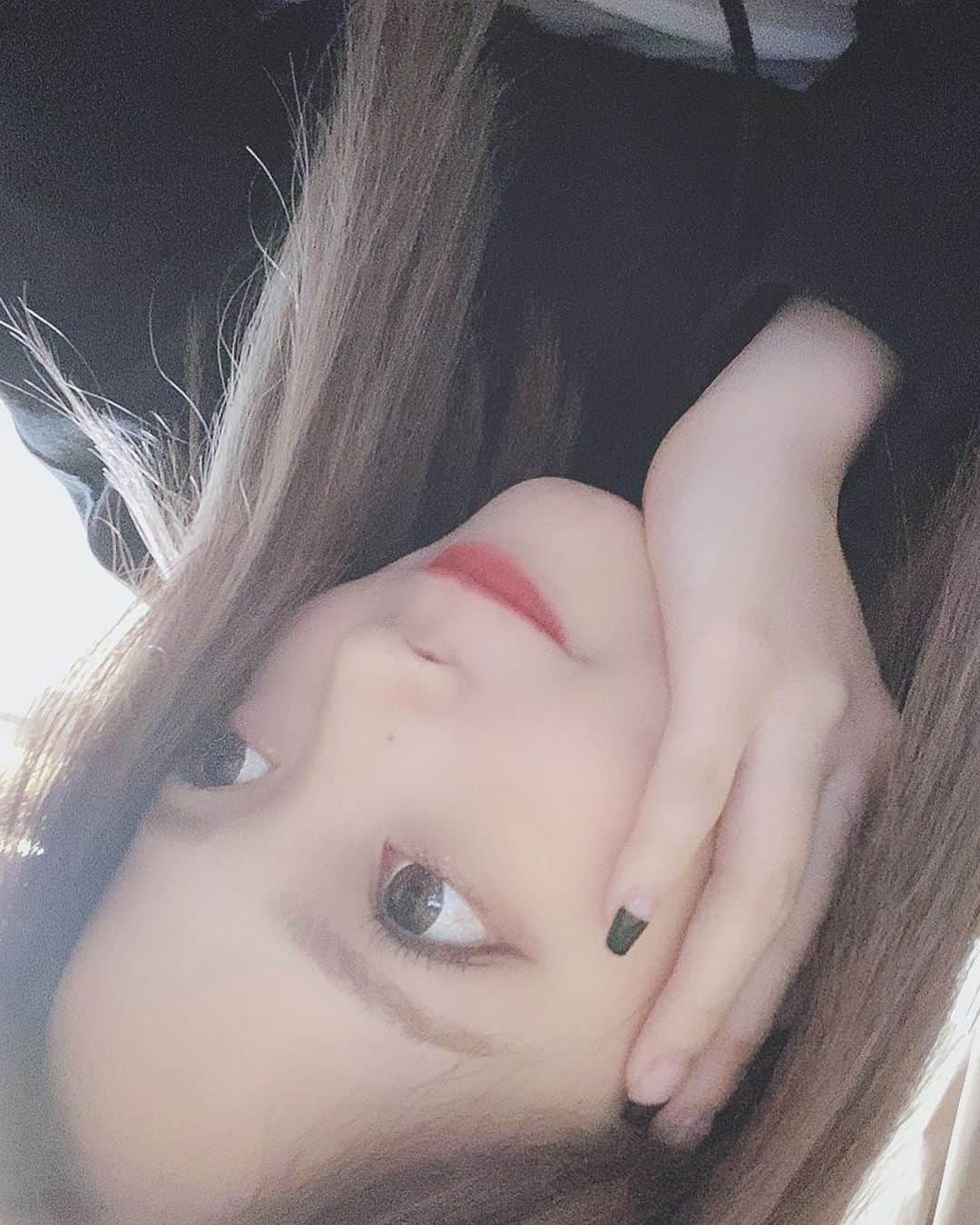 仲本莉絵瑠のインスタグラム：「髪の毛切った テンション上がる」