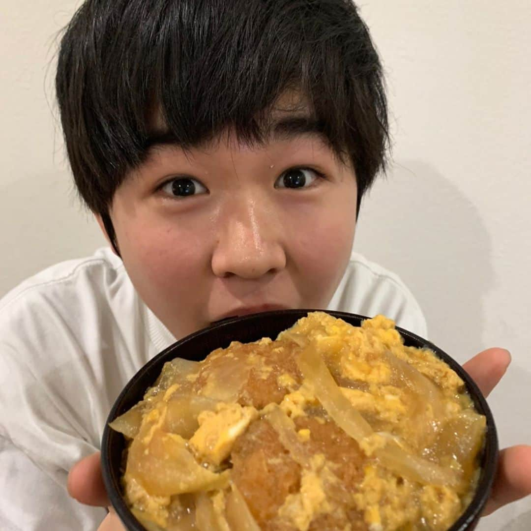 鈴木福さんのインスタグラム写真 - (鈴木福Instagram)「カツ丼作りました！ レシピ通りに(笑)  尊い…  お久しぶりの尊いシリーズ(笑)  #カツ丼#作りました#レシピ#尊いシリーズ料理#料理男子」3月12日 20時54分 - s_fuku_te