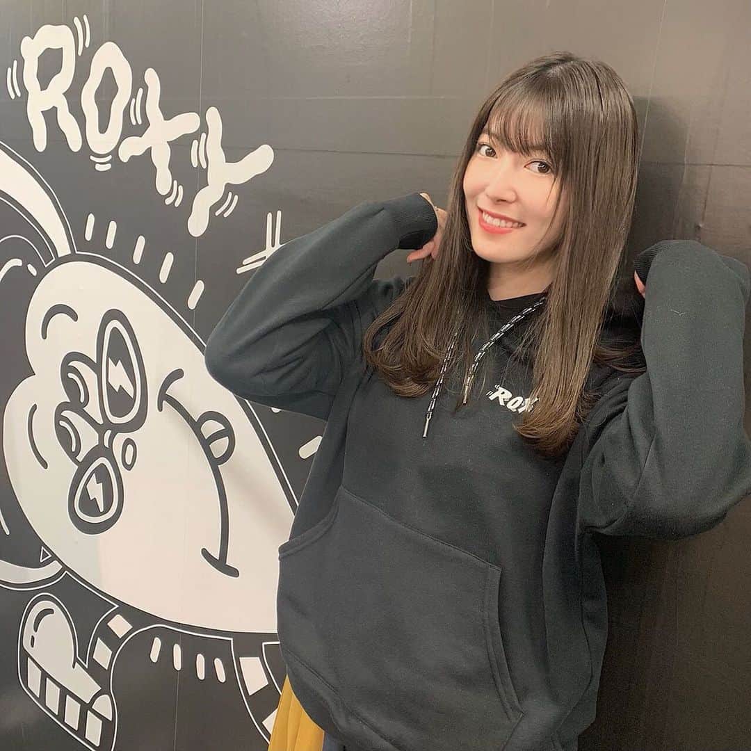 日下部美愛のインスタグラム：「ほのかさんとROXYさんの展示会に🖤 可愛かった〜〜〜！ そしてほのかさんのお顔もめちゃくちゃ可愛い。 . . #ROXY #photo #japan #model #me #fashion #makeup #selfie #followme #instagood #camera #instadaily #dailylook #한국 #맞팔 #사진 #데일리 #데일리룩 #인스타사진 #인스타그램 #일본인 #패션 #패션스타그램」