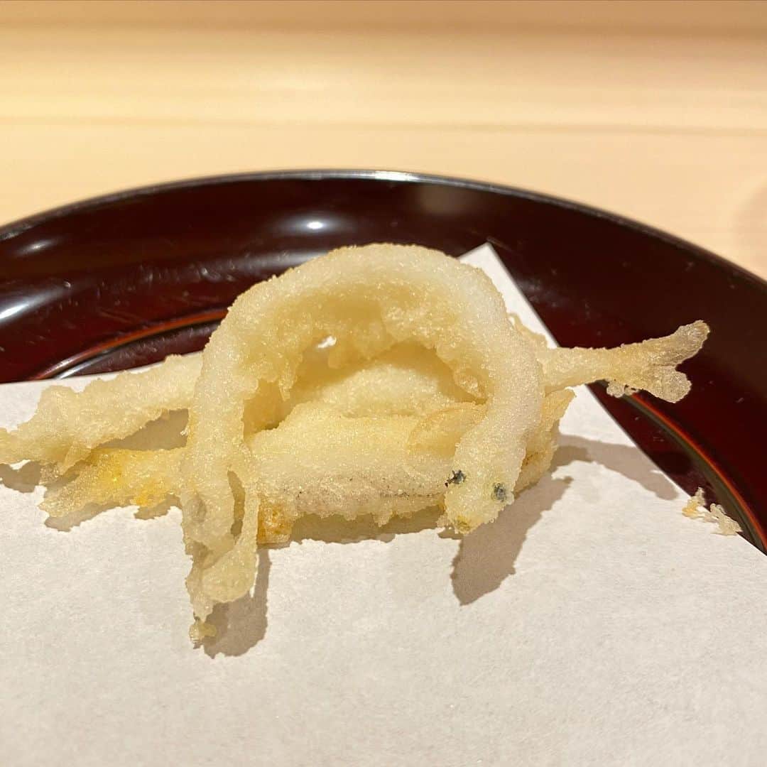 藤原ヒロシさんのインスタグラム写真 - (藤原ヒロシInstagram)「目があった。でも食べた。」3月12日 21時25分 - fujiwarahiroshi