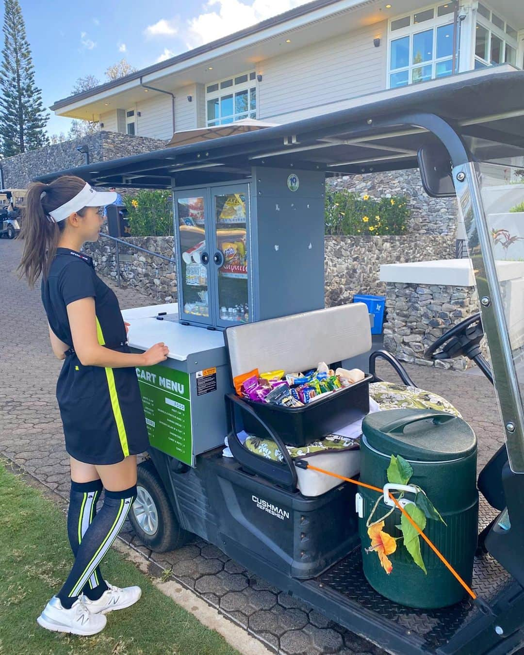 中島亜莉沙さんのインスタグラム写真 - (中島亜莉沙Instagram)「kapaluaでラウンドした時の ゴルフウェア🌈🖤 @archivio.official  シューズ @newbalancegolf_japan  #お菓子に釘付け日和  #golf #golfwear #hawaii #maui #kapalua #kapaluagolf #kapaluaplantation #archivio #newbalancegolf #ゴルフ #ゴルフウェア #アルチビオ #ニューバランスゴルフ #ハワイ #オアフ島 #ハワイゴルフ #カパルア #カパルアプランテーション」3月12日 21時35分 - arisan_days