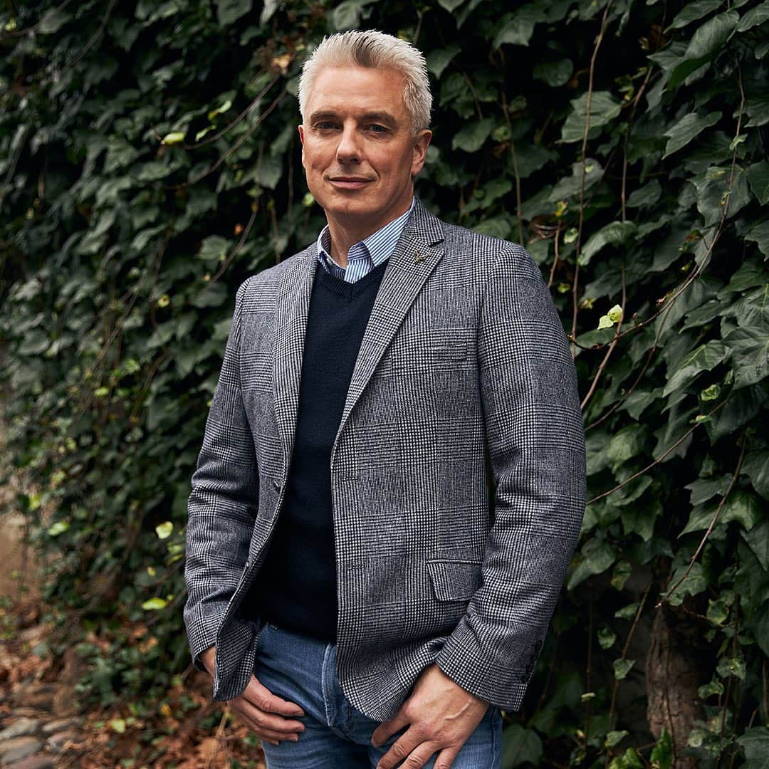 ジョン・バロウマンさんのインスタグラム写真 - (ジョン・バロウマンInstagram)「This fantastic Blue Prince of Wales Check Tweed Jacket has been my go to since my collection launched. It’s super stylish and can be easily dressed up for an event or dressed down for a casual weekend look.  Get your man in one before they’re gone! Jb  #style #fabulous #suits #menswear #jbxdobell」3月12日 21時42分 - johnscotbarrowman