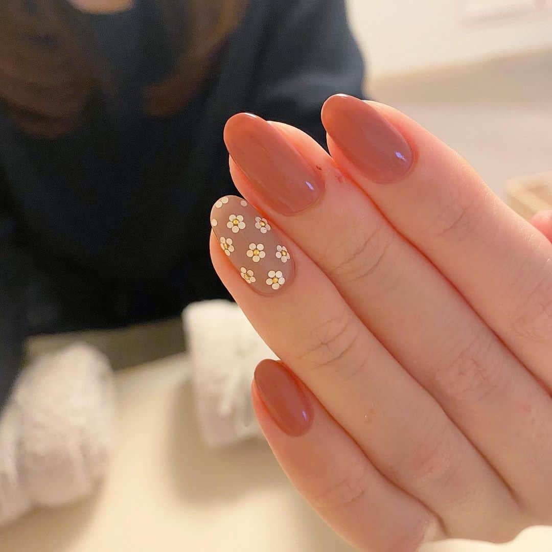Kana Kobayashiさんのインスタグラム写真 Kana Kobayashiinstagram お持ち込みデザインで小花 Anela Nails Fashion ネイル 花ネイル 小花 ホログラム ワンポイントネイル ネイルアート シンプルネイル 表参道 青山 プライベートサロン 3月12日 21