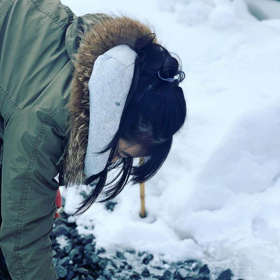 森七菜さんのインスタグラム写真 - (森七菜Instagram)「雪だるま⛄️ #待ち時間の過ごし方 #雪だるま作り #どんどん増えていく〜 #必死すぎて暑くなってた人」3月12日 21時49分 - morinana_official