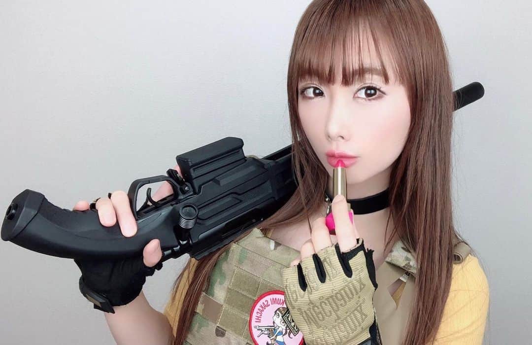 のインスタグラム：「💜ACTION ARMY T11S スナイパーライフル💜 🔫 銃 ✖︎ ルージュ 💄  やってみたかった組み合わせ✨📸✨  #orgaairsoft #サバゲー #サバイバルゲーム  #サバゲーファッション #Gunドル #tacticute #airsoft #airsoftgun #airsoftjapan #airsoftworld #gunlady #airsofter #airsoftinternational #airsoftlove #airsoftgirl #tacticalgirls #military #サバゲー女子 #サバゲー装備 #サバゲーマー #militarystyle #militarygirl #gun #gungirl #gunandgirl #サバゲー女子 #sakachikumi #坂地久美 #japan  #japanesegirl」