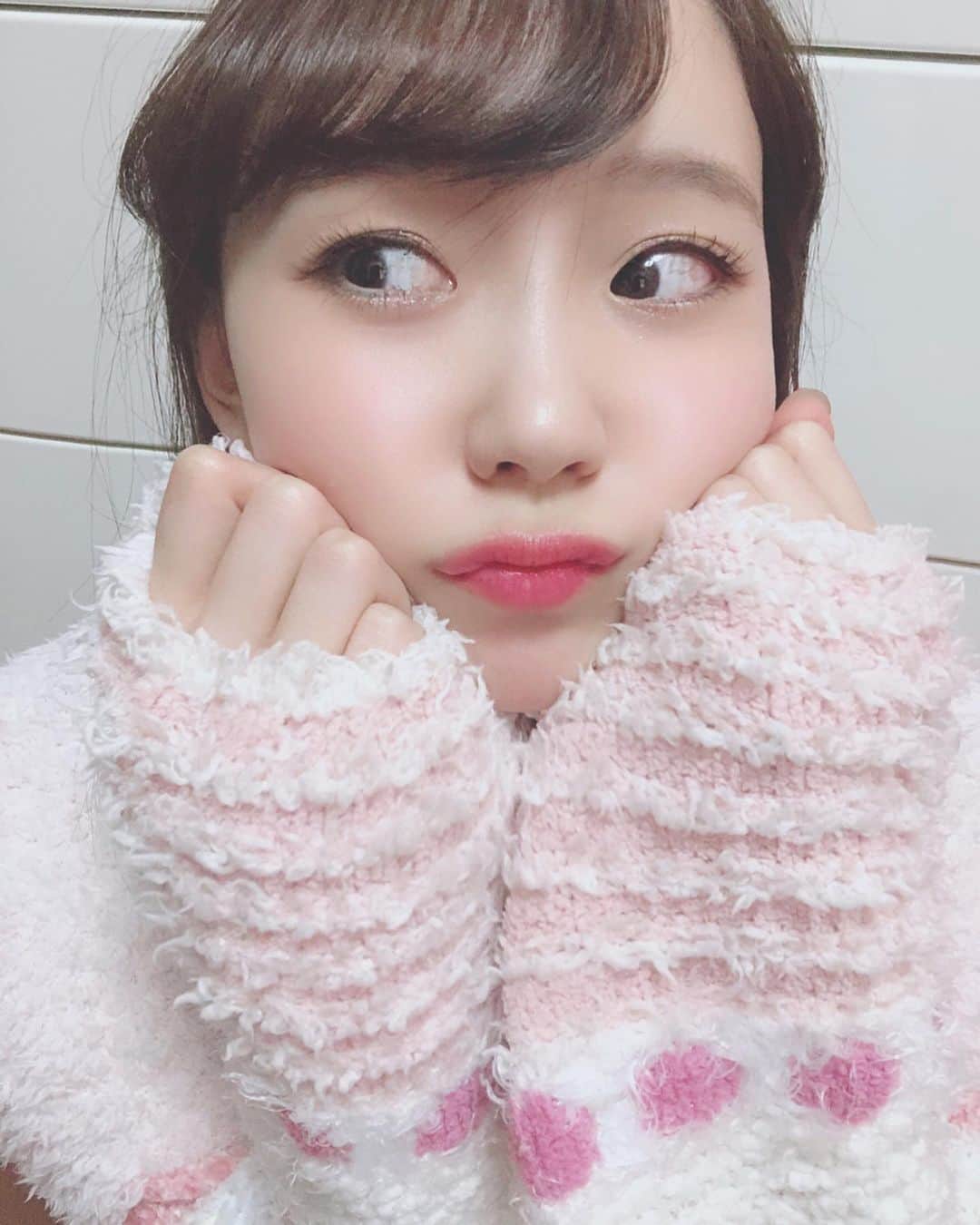 大段舞依のインスタグラム：「﻿ ﻿ いい夢みてね😴🌙♡﻿ ﻿ ﻿ ﻿ #おやすみなさい #明日も頑張ろう #💕﻿ #パジャマ #もこもこ #かわいい﻿ #髪の毛 #ボサボサやん #（笑） #😂﻿ ﻿」