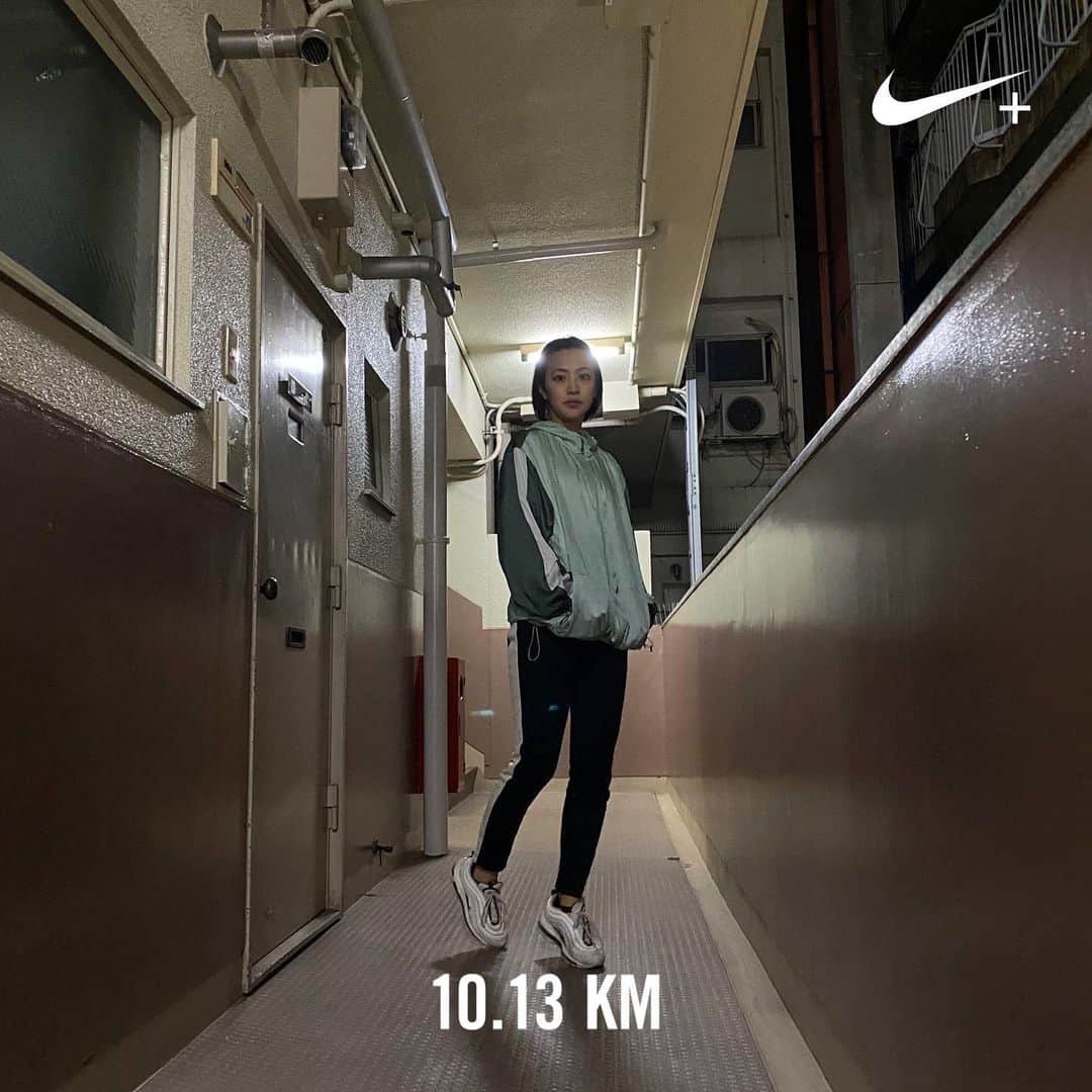 矢野由希子のインスタグラム：「久々ラン🏃‍♀️ 4つ前の投稿のときにゲットした ナージーのウエアを着たよ。 @nergyjapan  このまま帰ろう  #effectrunners #effect_run #bearunninghero #teamrun #ハシリマスタグラム #nikerunning #走るれろ #nergy #ナージー #nike #alexiastam #PR」