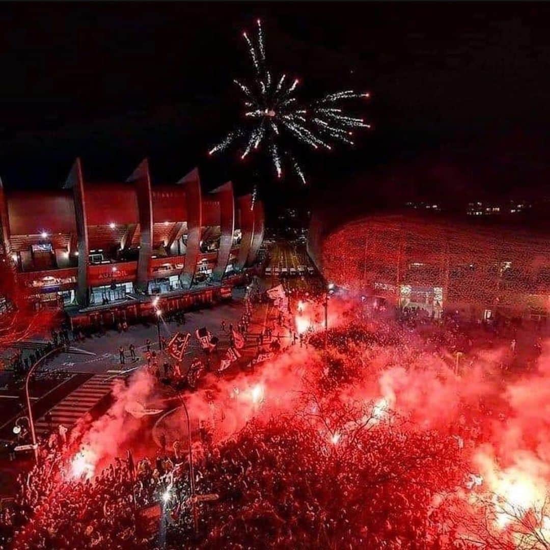 のインスタグラム：「Increible noche!! Tous ensemble🔴🔵@psg」