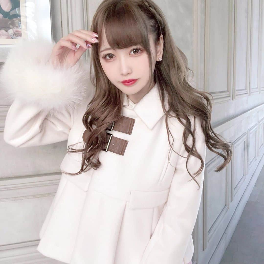 のインスタグラム：「ずーーっと狙ってた @withsun.official のショートコート🤍🤍 . ディズニーに着ていきたいなぁ( ⸝⸝ • ̫ • ⸝⸝ ) . 私服だとタグが思いつかない！！ . さいおんが帰国しました！ りさちアイドルデビューおめ！ . . #タグ募集 #さいおん帰国 #りさちアイドルデビュー」