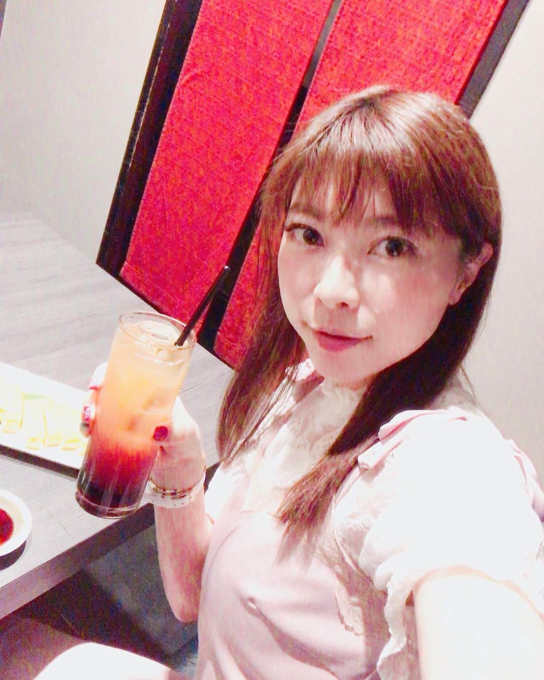 DJ MIYAさんのインスタグラム写真 - (DJ MIYAInstagram)「こんばんはーぁぁぁ❤️「和食郷土料理 個室居酒屋 玄屋-GEN YA-本厚木本店」でDinnerしてきました～♪♪❤️ . .  本厚木駅 北口から目の前の商店街の所にあってとても近いですね～☆彡💗 . .  アラカルトで食べてみましたっ。 ◎カシスオレンジ ◎Bouquet d'orブーケドール 辛口スパークリング❤️ 辛口よりのフルーティーな味わいのスパーリングがリラックスできるーっ。 . ◎彩野菜のシーザーサラダ ◎料理長特製出汁巻き玉子 ◎まぐろ刺し ◎和牛のザブトン刺し 880円 . ◎季節の天麩羅盛り合わせ  さっくさくでジューシーな海老、茄子、きのこ、おくら、さつまいもとかなり豪華な揚げたての天ぷらが楽しめましたっ(o^^o) . . ◎日替わり鮮魚の石焼ご飯 今日は、福岡県産の胡麻カンパチが乗ってましたぁー！熱々のごはんと白身のお魚が見事にハーモニーを奏でておりました。 ◎ガトーショコラ . .  スイーツまで美味しくて、アイスと一緒に楽しんじゃいましたーぁ❤️ . . 《期間限定》オープン記念！宴会コースがお得☆なのでcheckしてみてね❤️ . .  2.5時間飲み放題付8品 『オープン記念のお手軽コース』 ＜4,240円⇒3,240円＞GENYA 本厚木本店で検索してね! ごちそうさまでしたぁぁ＾０＾☆彡 . . .  Casting By @woomy.restaurant . . .  #グルメ　#本厚木 #厚木グルメ #神奈川グルメ　#個室居酒屋 #旅インスタグラマー #グルメ女子　#フィットネス女子　#本厚木駅　#小田急線 #izakaya　#居酒屋さん　#Japanesemeal #インスタグラマー #インフルエンサー　#食レポ　#グルメブロガー　#ブロガー #居酒屋レポ　#今日のコーデ　#今日のファッション　#ファッションコーデ #ファッショニスタ　#ディナー　#今日のメイク　#宴会コース」3月12日 22時31分 - dj_miya