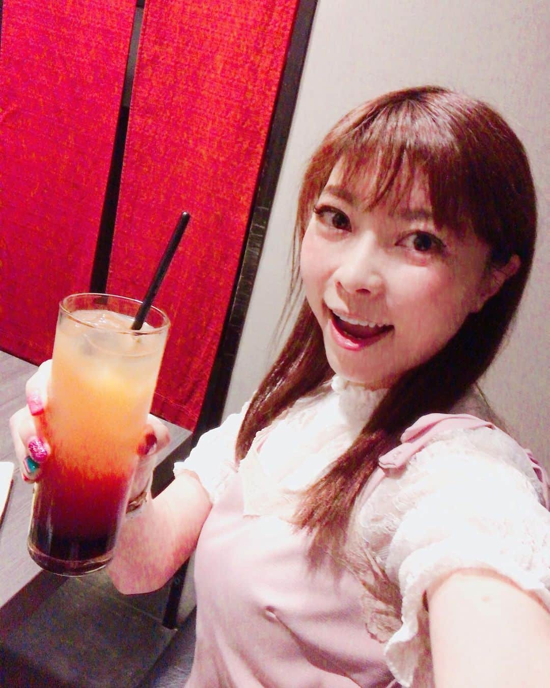 DJ MIYAさんのインスタグラム写真 - (DJ MIYAInstagram)「こんばんはーぁぁぁ❤️「和食郷土料理 個室居酒屋 玄屋-GEN YA-本厚木本店」でDinnerしてきました～♪♪❤️ . .  本厚木駅 北口から目の前の商店街の所にあってとても近いですね～☆彡💗 . .  アラカルトで食べてみましたっ。 ◎カシスオレンジ ◎Bouquet d'orブーケドール 辛口スパークリング❤️ 辛口よりのフルーティーな味わいのスパーリングがリラックスできるーっ。 . ◎彩野菜のシーザーサラダ ◎料理長特製出汁巻き玉子 ◎まぐろ刺し ◎和牛のザブトン刺し 880円 . ◎季節の天麩羅盛り合わせ  さっくさくでジューシーな海老、茄子、きのこ、おくら、さつまいもとかなり豪華な揚げたての天ぷらが楽しめましたっ(o^^o) . . ◎日替わり鮮魚の石焼ご飯 今日は、福岡県産の胡麻カンパチが乗ってましたぁー！熱々のごはんと白身のお魚が見事にハーモニーを奏でておりました。 ◎ガトーショコラ . .  スイーツまで美味しくて、アイスと一緒に楽しんじゃいましたーぁ❤️ . . 《期間限定》オープン記念！宴会コースがお得☆なのでcheckしてみてね❤️ . .  2.5時間飲み放題付8品 『オープン記念のお手軽コース』 ＜4,240円⇒3,240円＞GENYA 本厚木本店で検索してね! ごちそうさまでしたぁぁ＾０＾☆彡 . . .  Casting By @woomy.restaurant . . .  #グルメ　#本厚木 #厚木グルメ #神奈川グルメ　#個室居酒屋 #旅インスタグラマー #グルメ女子　#フィットネス女子　#本厚木駅　#小田急線 #izakaya　#居酒屋さん　#Japanesemeal #インスタグラマー #インフルエンサー　#食レポ　#グルメブロガー　#ブロガー #居酒屋レポ　#今日のコーデ　#今日のファッション　#ファッションコーデ #ファッショニスタ　#ディナー　#今日のメイク　#宴会コース」3月12日 22時31分 - dj_miya