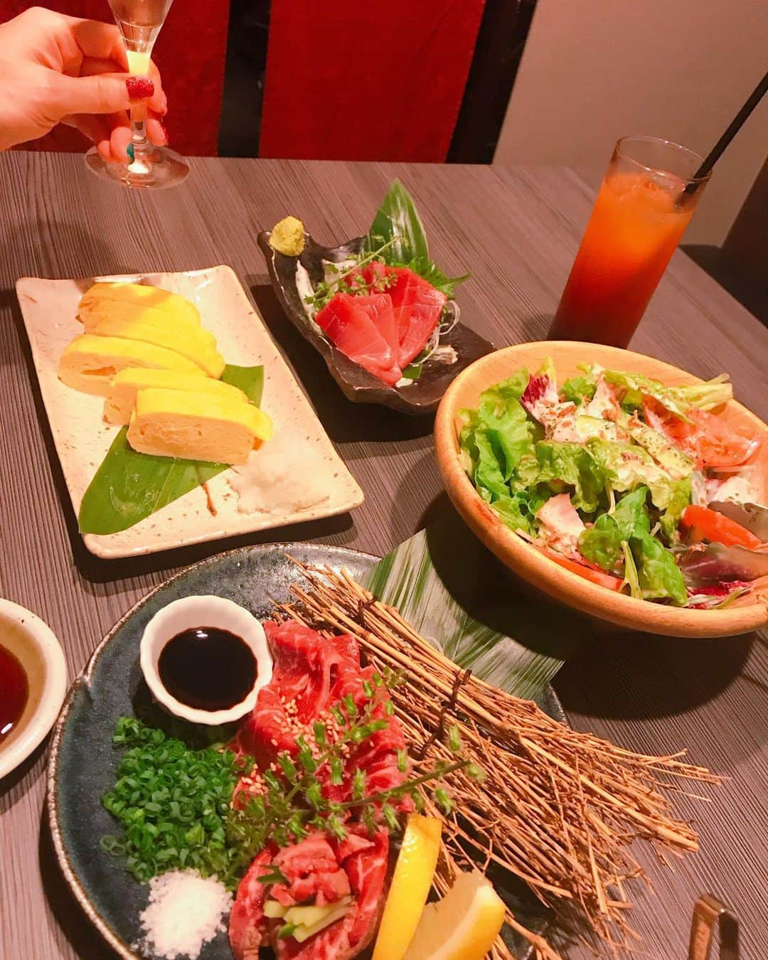 DJ MIYAさんのインスタグラム写真 - (DJ MIYAInstagram)「こんばんはーぁぁぁ❤️「和食郷土料理 個室居酒屋 玄屋-GEN YA-本厚木本店」でDinnerしてきました～♪♪❤️ . .  本厚木駅 北口から目の前の商店街の所にあってとても近いですね～☆彡💗 . .  アラカルトで食べてみましたっ。 ◎カシスオレンジ ◎Bouquet d'orブーケドール 辛口スパークリング❤️ 辛口よりのフルーティーな味わいのスパーリングがリラックスできるーっ。 . ◎彩野菜のシーザーサラダ ◎料理長特製出汁巻き玉子 ◎まぐろ刺し ◎和牛のザブトン刺し 880円 . ◎季節の天麩羅盛り合わせ  さっくさくでジューシーな海老、茄子、きのこ、おくら、さつまいもとかなり豪華な揚げたての天ぷらが楽しめましたっ(o^^o) . . ◎日替わり鮮魚の石焼ご飯 今日は、福岡県産の胡麻カンパチが乗ってましたぁー！熱々のごはんと白身のお魚が見事にハーモニーを奏でておりました。 ◎ガトーショコラ . .  スイーツまで美味しくて、アイスと一緒に楽しんじゃいましたーぁ❤️ . . 《期間限定》オープン記念！宴会コースがお得☆なのでcheckしてみてね❤️ . .  2.5時間飲み放題付8品 『オープン記念のお手軽コース』 ＜4,240円⇒3,240円＞GENYA 本厚木本店で検索してね! ごちそうさまでしたぁぁ＾０＾☆彡 . . .  Casting By @woomy.restaurant . . .  #グルメ　#本厚木 #厚木グルメ #神奈川グルメ　#個室居酒屋 #旅インスタグラマー #グルメ女子　#フィットネス女子　#本厚木駅　#小田急線 #izakaya　#居酒屋さん　#Japanesemeal #インスタグラマー #インフルエンサー　#食レポ　#グルメブロガー　#ブロガー #居酒屋レポ　#今日のコーデ　#今日のファッション　#ファッションコーデ #ファッショニスタ　#ディナー　#今日のメイク　#宴会コース」3月12日 22時31分 - dj_miya