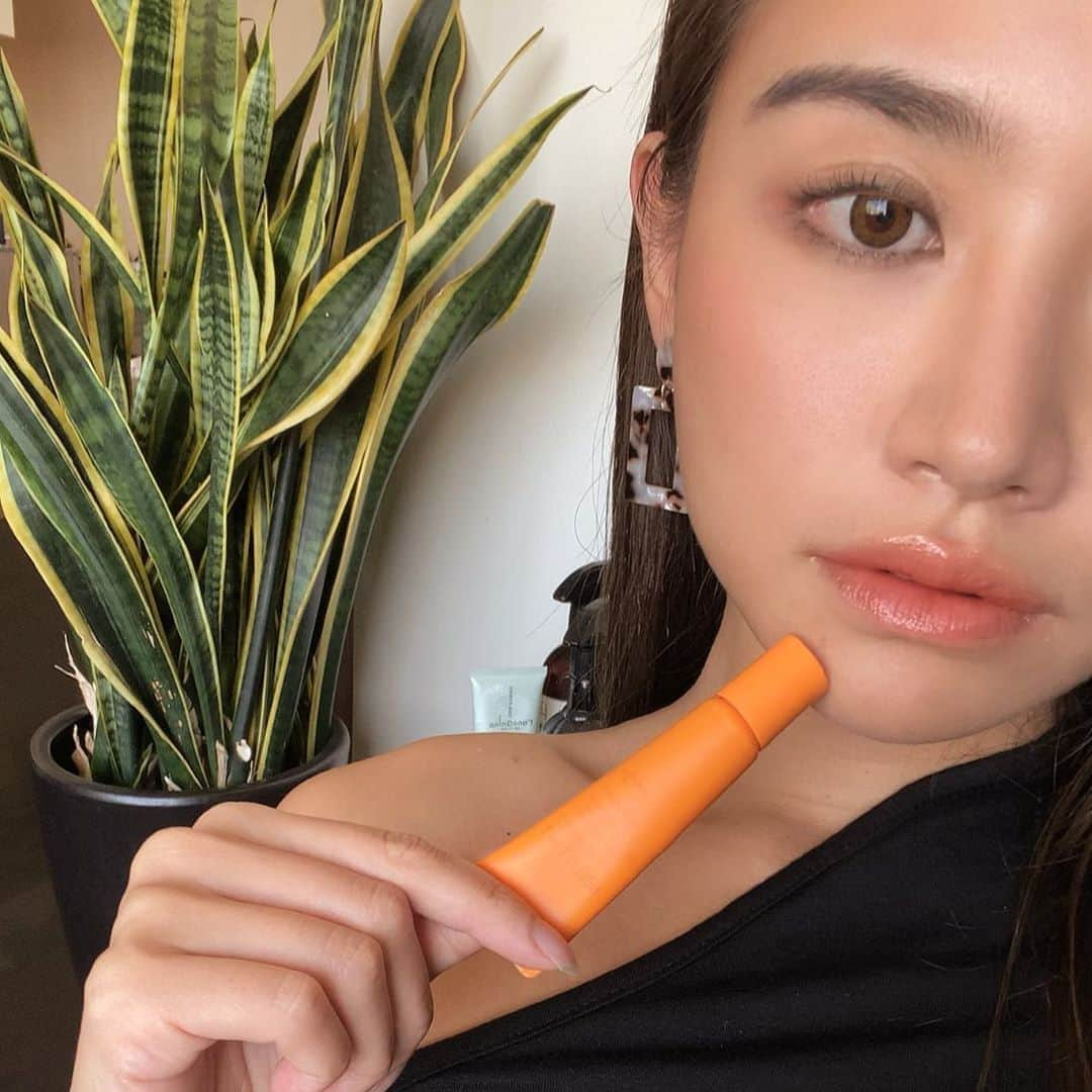 南美沙さんのインスタグラム写真 - (南美沙Instagram)「オレンジ気分🍊🧡. . オレンジリップ💋🍊. . さっきもオレンジジュース飲んだ　@orange_midtown 🍊🍊🍊🍊🍊🍊. . #本日のメイク　#メイク　#オレンジメイク  #今年はオレンジが気になる  #メイクアップ  #メイク好き  #オレンジリップ」3月12日 22時31分 - miee.misa