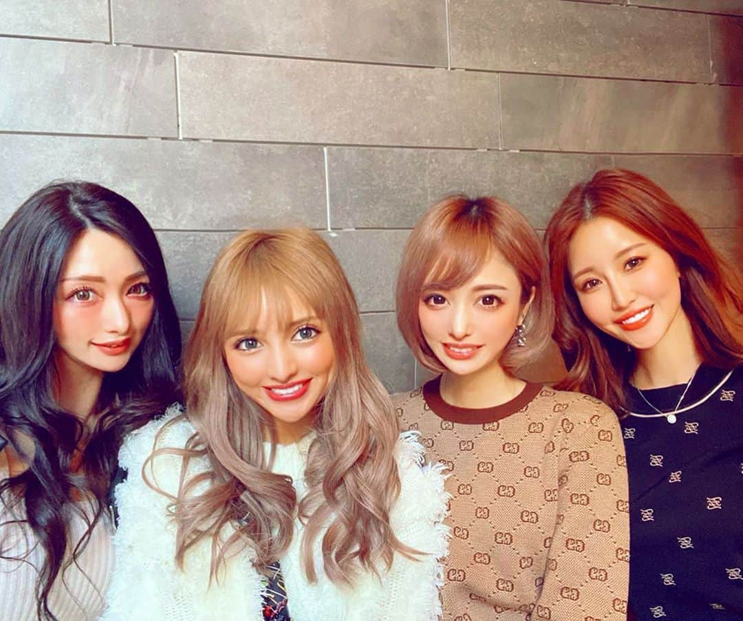 のインスタグラム：「昨日は美人ママたちとランチ☺️🙌 短かったけど顔出せてよかったぁ🥺 ． 左から みかさん💋 @kagomika  マリカちゃん💋 @marika0826  わたし😗 あみさん💋 @ami_s_t ． 3人の顔面クオリティが高すぎて 眼福とはまさにこの事……😭❤️ すごいメンバーです🥺💞💞💞 ． モチベーション上がった日だった🥺💞 また定期的に集まりたいな💋💋💋 ． #渋谷ランチ #目が幸せ #癒し #女子会 #リゴレット」