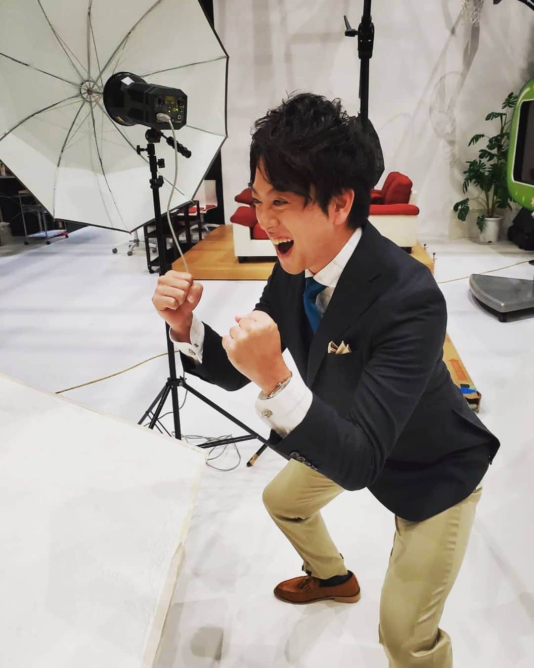 飯田嘉太のインスタグラム：「今日イイダスポーツは放送せず🙏 理由は昨日決まった春のセンバツ中止の余波を お伝えする為でした😣 ･ ･ 用意していた話題はまた来週以降に持ち越しです💥 ･ ･ 毎週当たり前のように 前向きなスポーツの話題をお伝えしていたので こんな日が来るとは夢にも思わなかったです… ･ ･ 試合観戦や選手などを取材させて頂けるのは 本当に幸せで有難いことなんだなと しみじみ思っています😳 ･ ･ こんな時だからこそ負けないように ネタを毎日模索しておりますので 来週以降もイイダスポーツをお願いします☺️ ･ ･ 写真のイメージは尊敬する松岡修造さんです🔥  #石川テレビ #石川さん #livenewsit #イイダスポーツ #アナウンサー #announcer #飯田嘉太 #気合い #ファイト一発 #イメージ #松岡修造 さん」