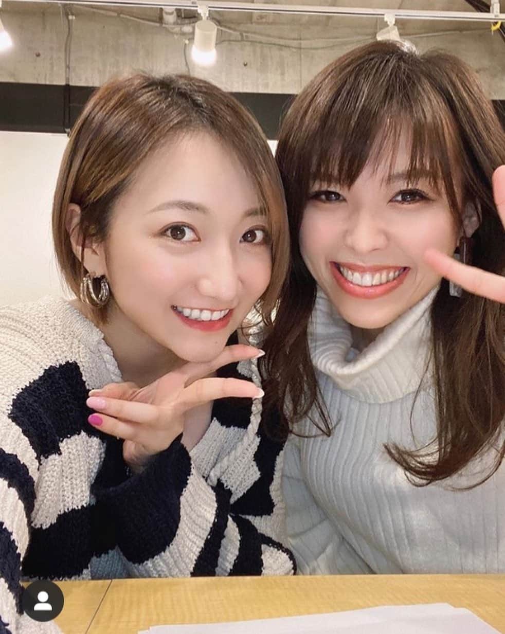 東郷祐佳のインスタグラム：「清香と小田あさ美ちゃんのラジオにお邪魔して来ました^ ^  我々も20周年ですが、小田あさ美ちゃんも今年で16周年だそう！！ . . みんな小さな頃からお仕事して来て、それぞれ30代に入って、今こうやって色々お話出来てすごく楽しかったです(*´꒳`*) 呼んでくれて、ありがとう！  #東郷祐佳 #瀬戸山清香 #小田あさ美　#EARTH20周年ですから　 #久々の清香とのツーショット」