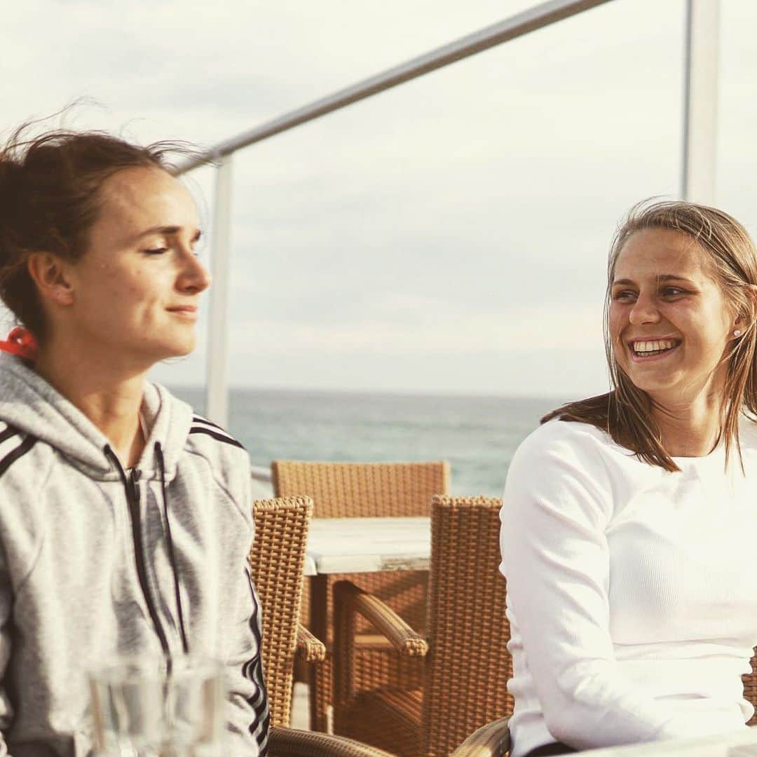 Lina Magullのインスタグラム：「@buehlklara ist eine famose Grinsebacke. 🙂 #loveit #keepsmiling #keepshining☀️#breatheocean 🌊 #algarve」