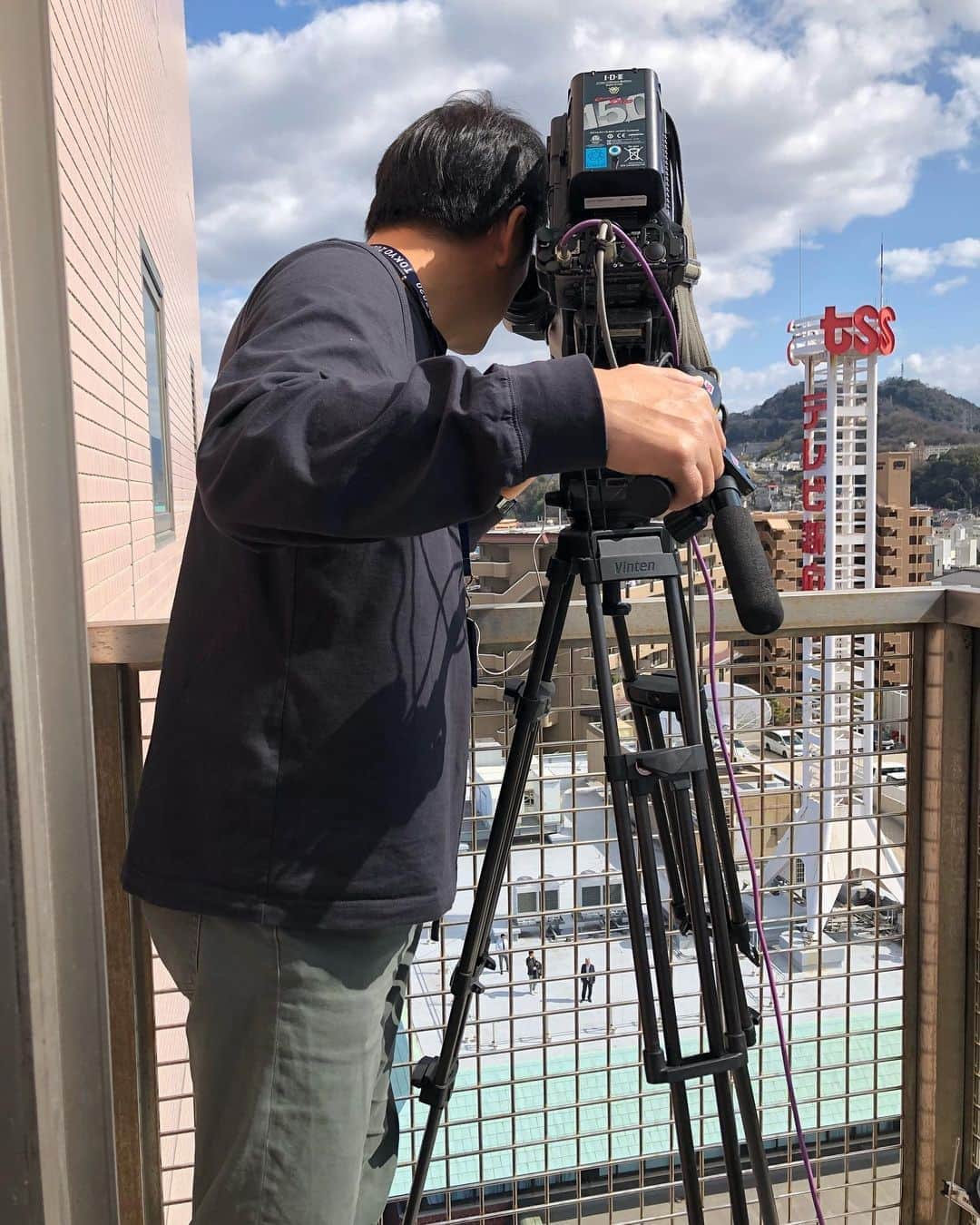 テレビ新広島さんのインスタグラム写真 - (テレビ新広島Instagram)「さて、一体何の撮影でしょう？ カメラの先には… #クイズ #カメラマン」3月12日 23時41分 - tss_tv_official