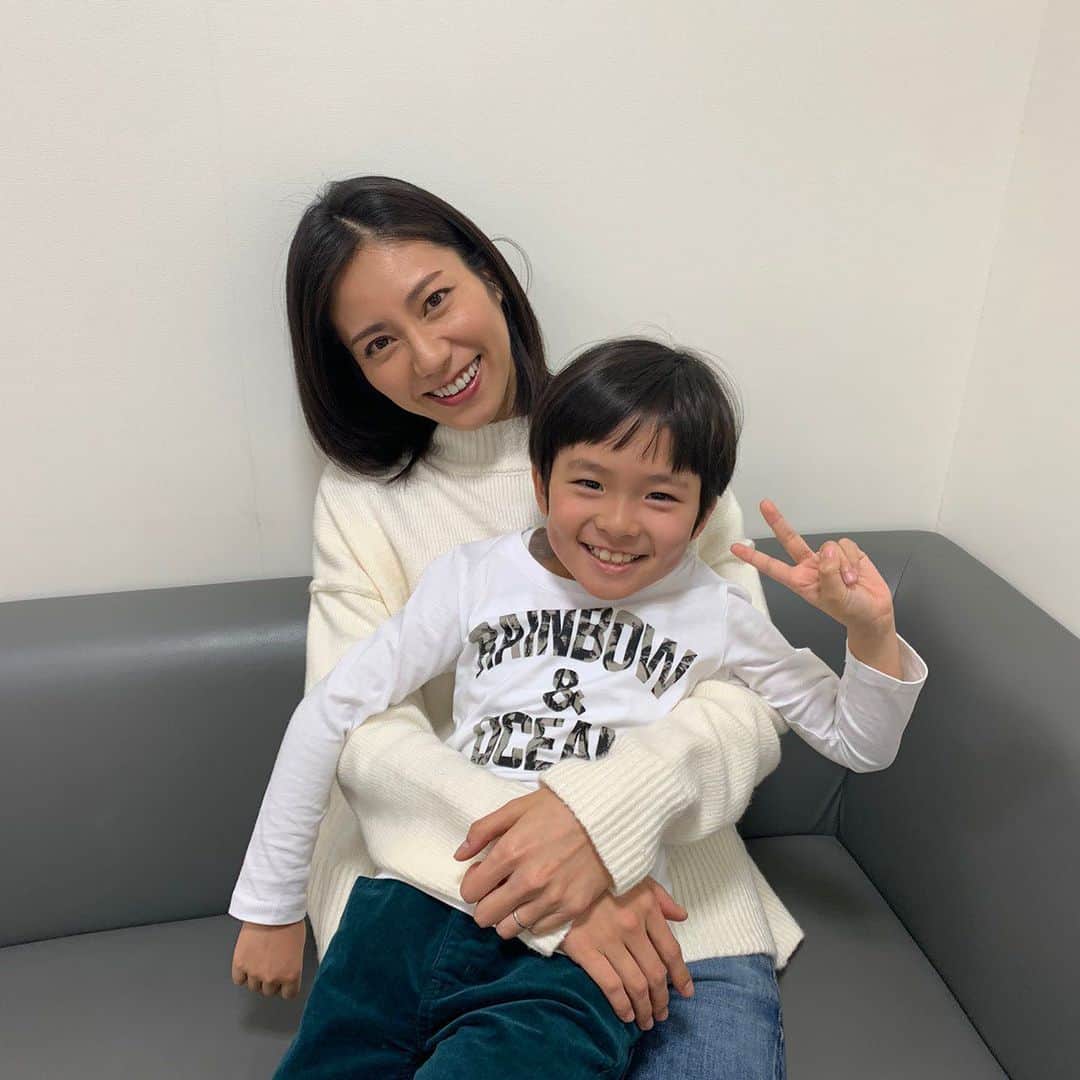 【公式】木１０『アライブ　がん専門医のカルテ』のインスタグラム：「昨夜は10話ご覧いただきありがとうございました❗️ 漣くんが心ママを心配させる発言をしていましたが、最近の恩田家は和やかです🏠☺️ 見逃してしまった方は「FOD」又は「Tver」でご覧いただけます🖥  #アライブ #松下奈緒 #桑名愛斗 #漣くんの将来の夢が気になる🤔 #木10 #フジテレビ」