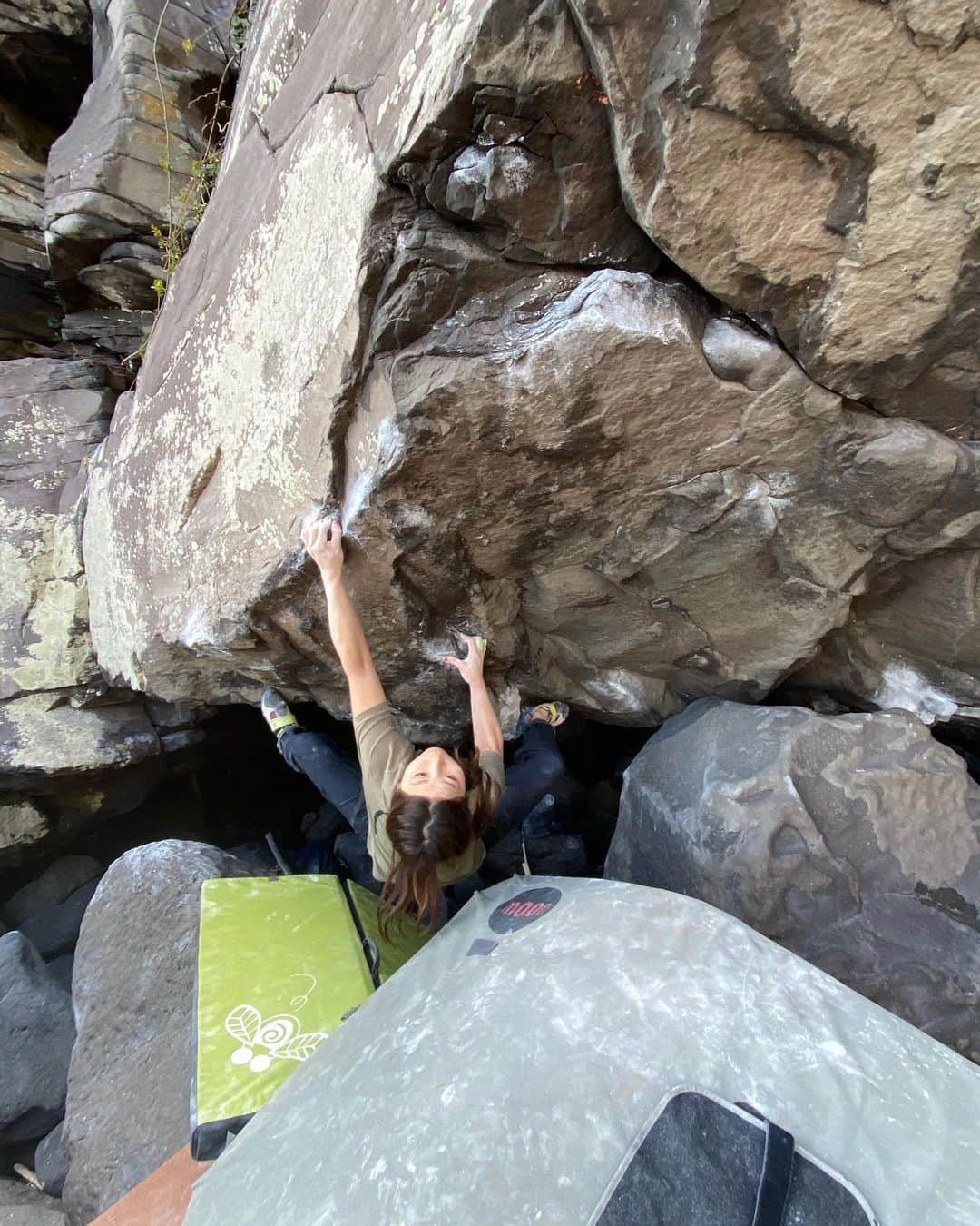 川端彰子さんのインスタグラム写真 - (川端彰子Instagram)「ルーフの洗礼✖︎✖︎✖︎ 最後のパートが出来ず、来年に持ち込し🕊 遠い一手をどうするかが目下の課題🤔 @the_factory_climbing の2人、いろいろ教えてくれてありがと〜✨ #bouldering #climbing #climbinglife  #clife #clifelaboresearchers @clife.climbing @underground_bouldering_gym」3月13日 10時08分 - akiko_kawabata_ha