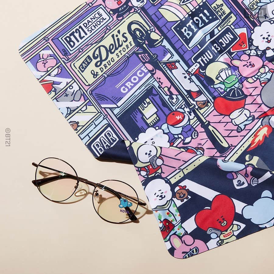 BT21 Stars of tomorrow, UNIVERSTAR!さんのインスタグラム写真 - (BT21 Stars of tomorrow, UNIVERSTAR!Instagram)「Those looks. I’m in love! ⠀ BT21 Eyewear & Light-up Phone cases ⠀ Glasses definitely bring out a new look. ✨ While even old phones sparkle new with the glossy light-up effect! ⠀ Available today only, at LINE FRIENDS COLLECTION 👉Check out the product tag! ⠀ #BT21 #Eyewear #GlassesChain  #EyewearFashion #iPhone #Galaxy #PhoneCase #OOTD」3月13日 10時28分 - bt21_official