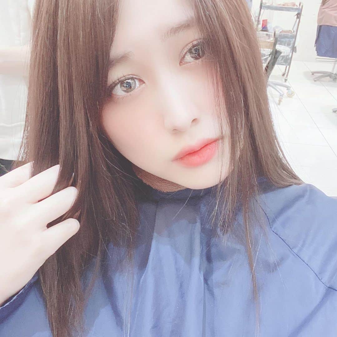 飛鳥凛のインスタグラム：「ストーリーにも載せたのですが、qpu小顔矯正さんで施術してきました！最近はマッサージも行けてなかったのでリンパ詰まってる詰まってる😭笑 オイルで流してもらったら首も長くなって輪郭が全然違う…！！ ギュッとしてもらい埋もれてた頬骨が出てきてメリハリが発掘された。新しいお店も綺麗でリラックス出来ました❤」