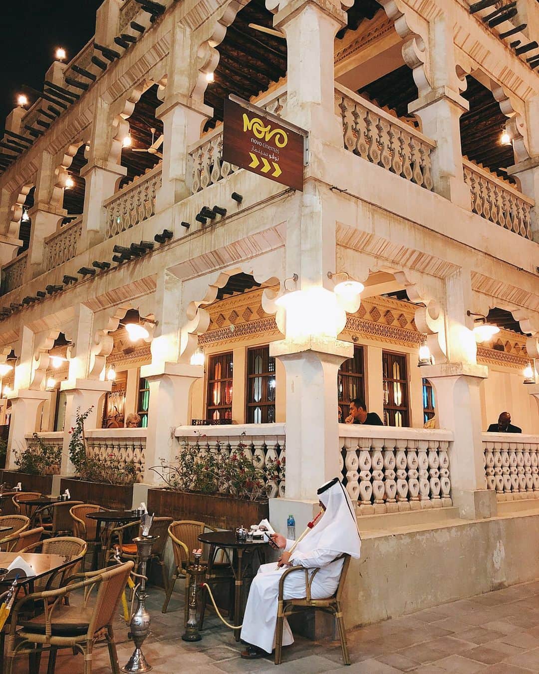 相知明日香さんのインスタグラム写真 - (相知明日香Instagram)「🇶🇦 . 𝙎𝙤𝙪𝙦 𝙒𝙖𝙦𝙞𝙛. 𝘐𝘵 𝘸𝘢𝘴 𝘭𝘪𝘬𝘦 𝘸𝘦'𝘳𝘦 𝘪𝘯 𝘳𝘦𝘢𝘭 𝘈𝘭𝘢𝘥𝘥𝘪𝘯'𝘴 𝘸𝘰𝘳𝘭𝘥 🕌🌙 広がる世界はまるでアラジンのようでした🕌🌙 . . #旅するヴァイオリニストinQatar  #🇶🇦 قطر  #الدوحة#  #Souq #SouqWaqif #nightmarket #Doha#Qatar#MiddleEast#ConcertTrip#Travel#Traveler#Trip#Violinist#Artist#music#love#happy#musicianslife#musician#相知明日香#旅するヴァイオリニスト#旅#旅行#ヴァイオリニスト#カタール#ドーハ#演奏旅行」3月13日 2時32分 - asukalohappy