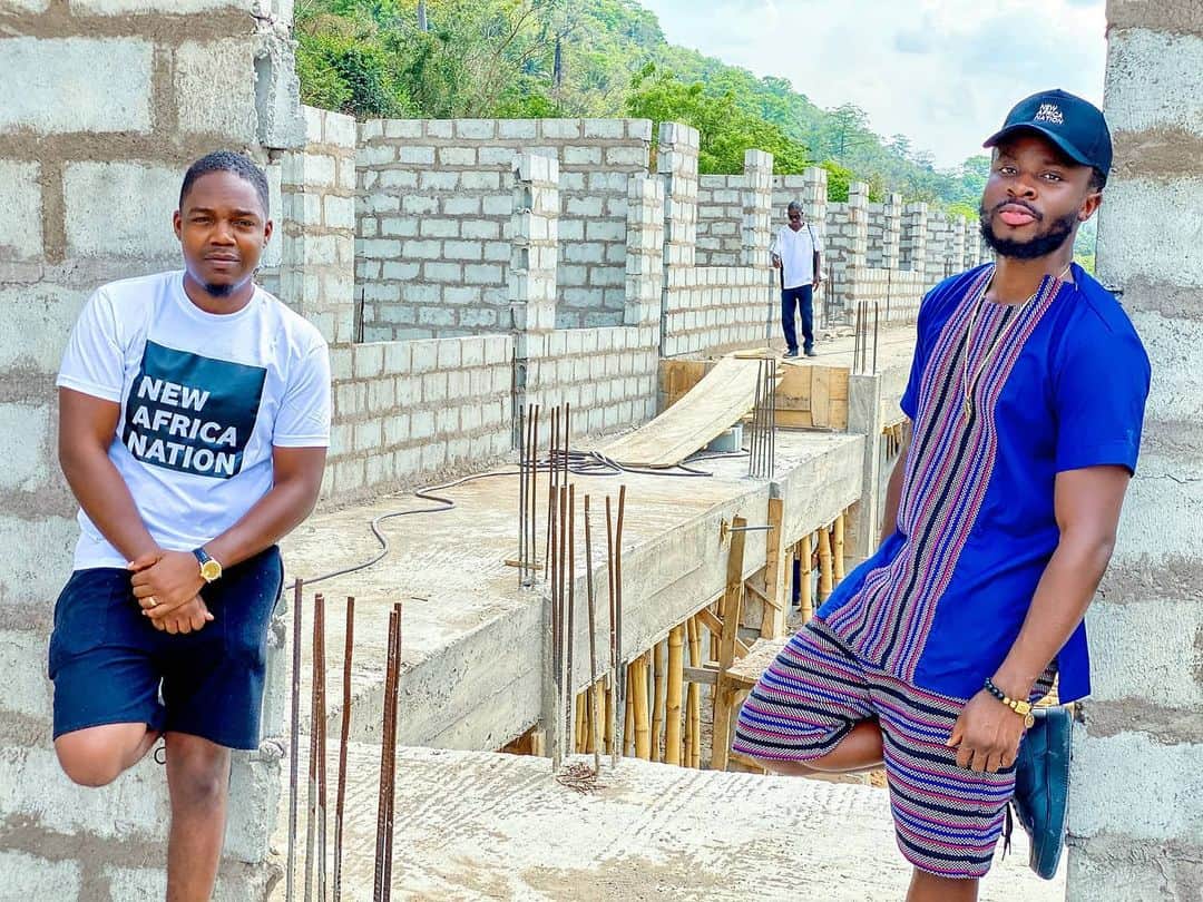 Fuse ODGのインスタグラム：「Came to check up on the Pan-African Technology School we've been building and I can't begin to express how grateful I am to everyone who has supported this vision from all across the Globe. Just goes to show what can be done if we come together with our resources and energy. #Wewillrizetogether . These children will be the future leaders of the 🌍 Stay connected for more ways to get involved in the mean time you can support via the link in bio. Plant a love seed wherever you are and affect the world in a life changing way ❤  @mrhackett1 @Chakabars  @Stefflondon @luoldeng9 @goldbasket @@teddysphotos  @bishopdrmercy @iamfreedom  My outfit by: @Shaaliwud_ventures_gh  Necklace by: @marnielux」