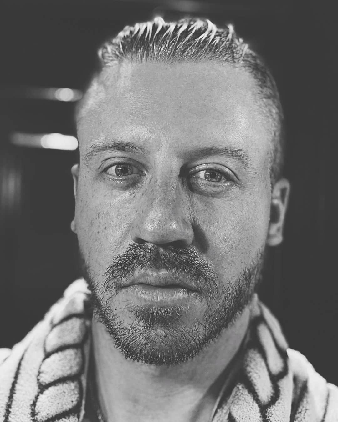 マックルモアーのインスタグラム：「Keep it or shave it?  Tag someone who needs to grow a beard.  Tag someone who needs to cut there’s.」