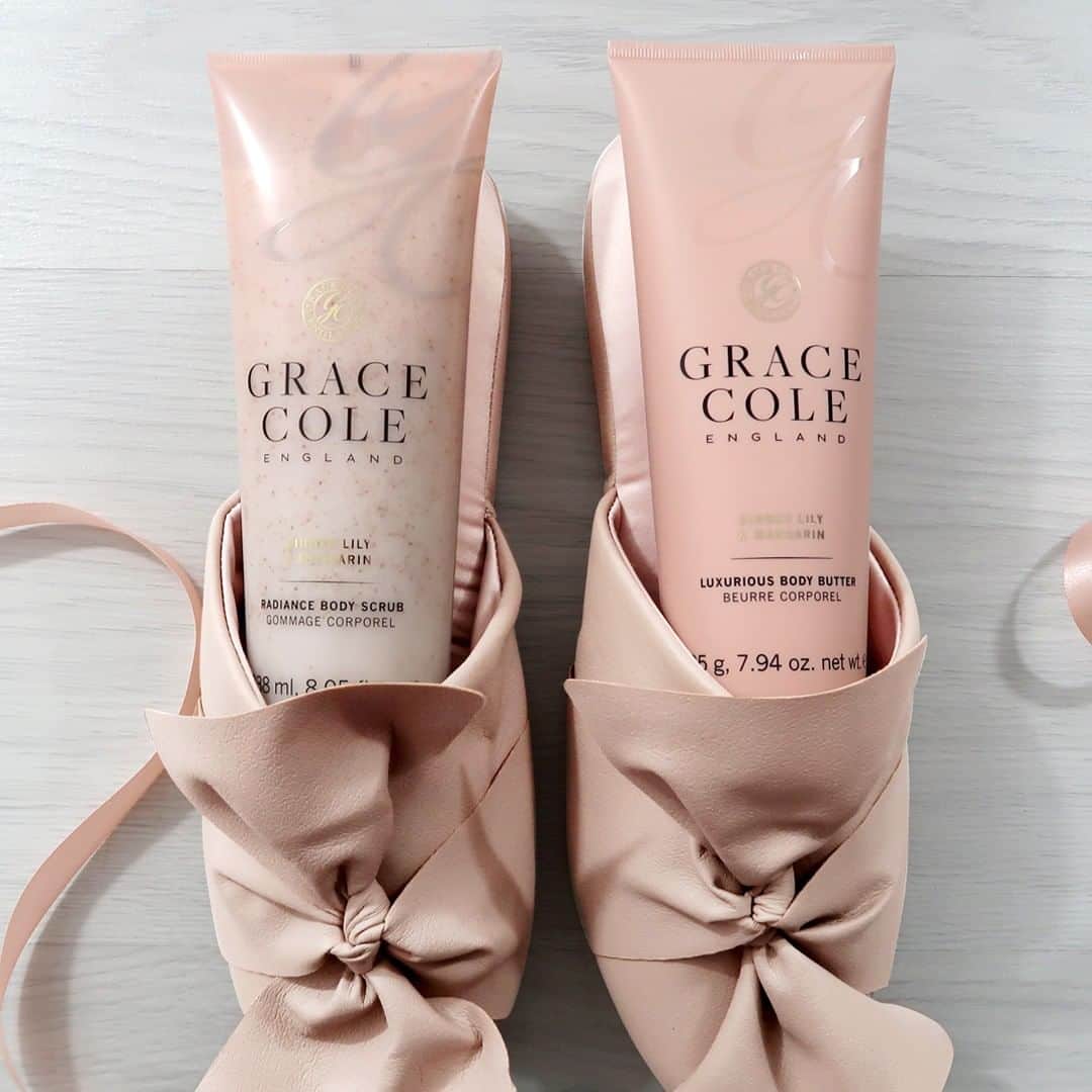 Grace Coleさんのインスタグラム写真 - (Grace ColeInstagram)「A luxurious treat just for mum as well as the usual slippers.... because she deserves a pamper for everything she does.  Nominate the one who means the world to you in our Mother's Day Competition. head to our Instagram page @gracecoleltd to enter http://bit.ly/3aJre6N  #mothersday #love #mothersdaygift #mother #happymothersday #family #gift #motherhood #mothers #ghd #balayage #hair #hairstyle #hairstylist #hairdresser #hairgoals #ghdhair #behindthechair #haircut #hairstyles #instahair #beauty #hairinspo #hairdryer #giveaway #win #follow #competition #winner」3月13日 5時15分 - gracecoleltd