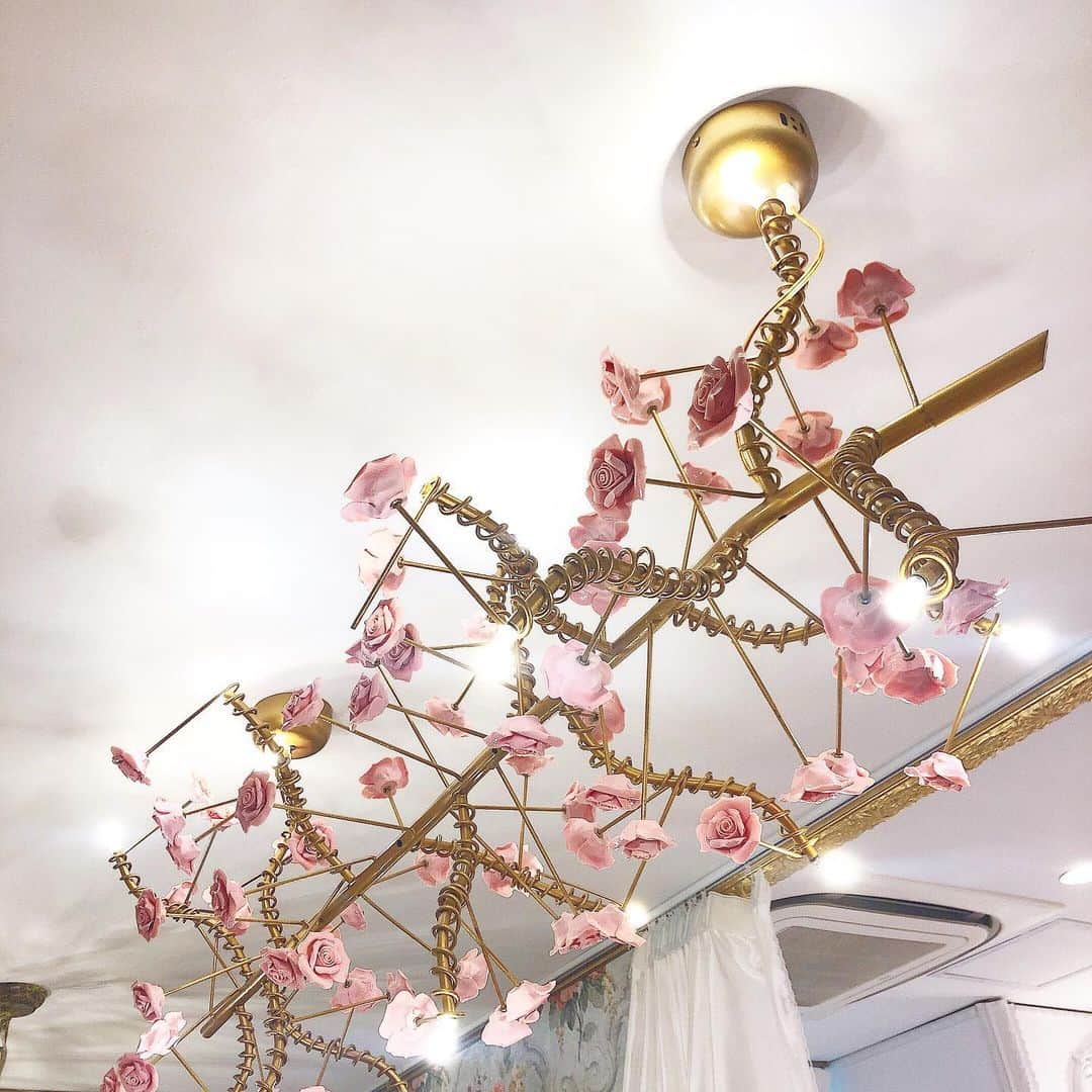 胡桃兎愛のインスタグラム：「🌹 #cute #interior」