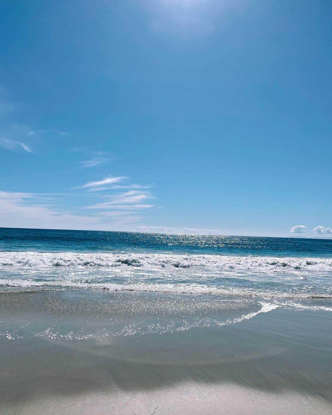 のインスタグラム：「Inhale and exhale🌴♥️It was beautiful day even we have such difficult situation🙏 . . . #lagunabeach #picoftheday #love #cali #beautiful #beach #prayfortheworld」