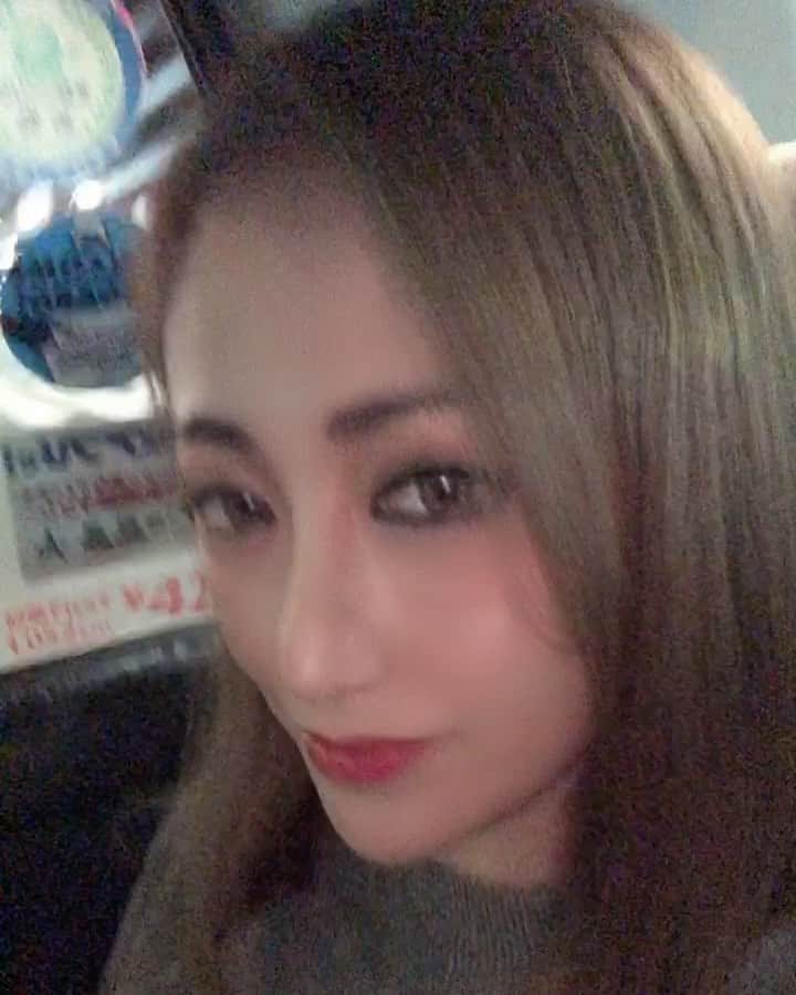 のインスタグラム：「haircolor.  @oguma.hiroshi  @loungewithviviana . . アマテラス出勤してます✨ いつでもお気軽にお立ち寄り下さい✨ 今キャバクラにあなたが来たのならきっとあなたはキャバクラの神様になれるでしょう。  #haircolor#color#cut#アッシュベージュ#リフレッシュ#美容#美容室#歌舞伎町#新宿#キャバクラ#キャバ嬢#リアラ」