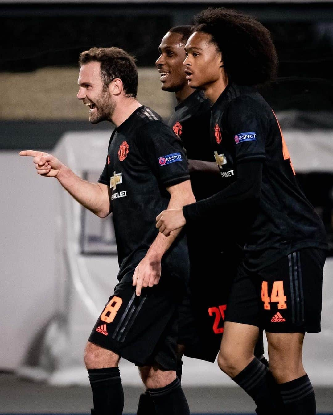 マンチェスター・ユナイテッドさんのインスタグラム写真 - (マンチェスター・ユナイテッドInstagram)「➡️ Winning in black and winning in red ✅ #MUFC #EuropaLeague」3月13日 6時55分 - manchesterunited